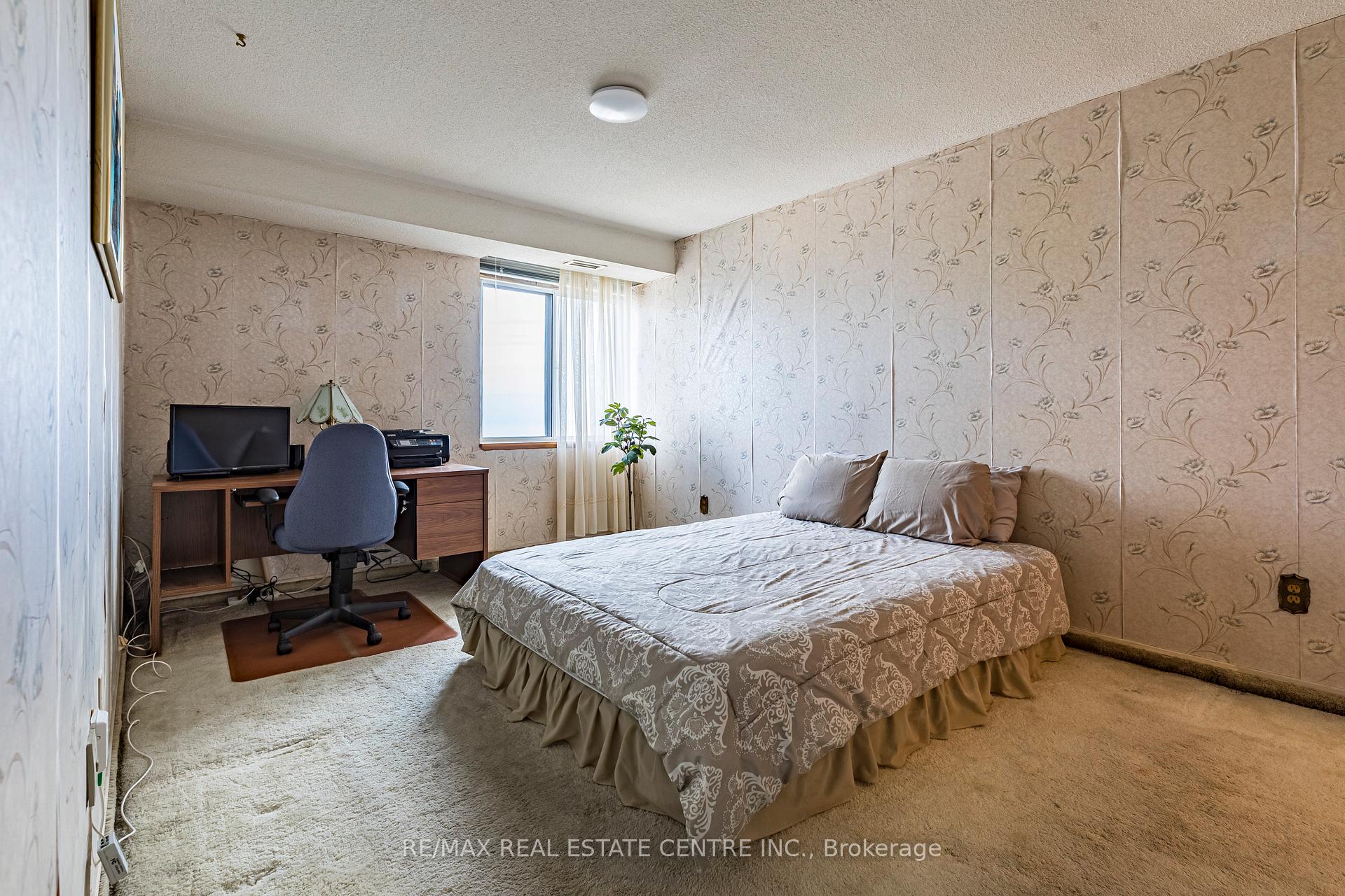 Photo 13 of Unit 1808, 301 Frances Avenue, Hamilton, Lakeshore — HOMEH