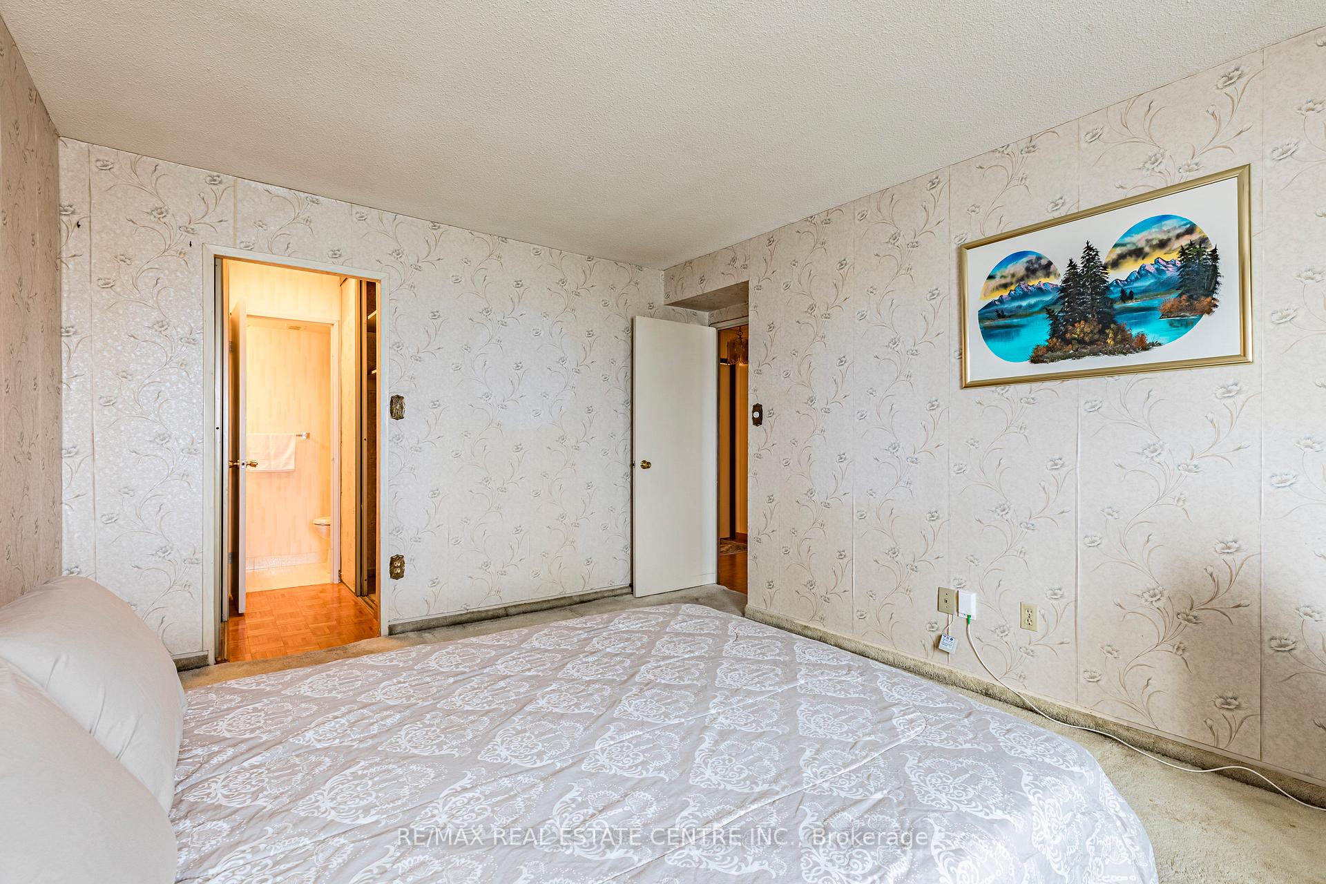 Photo 15 of Unit 1808, 301 Frances Avenue, Hamilton, Lakeshore — HOMEH