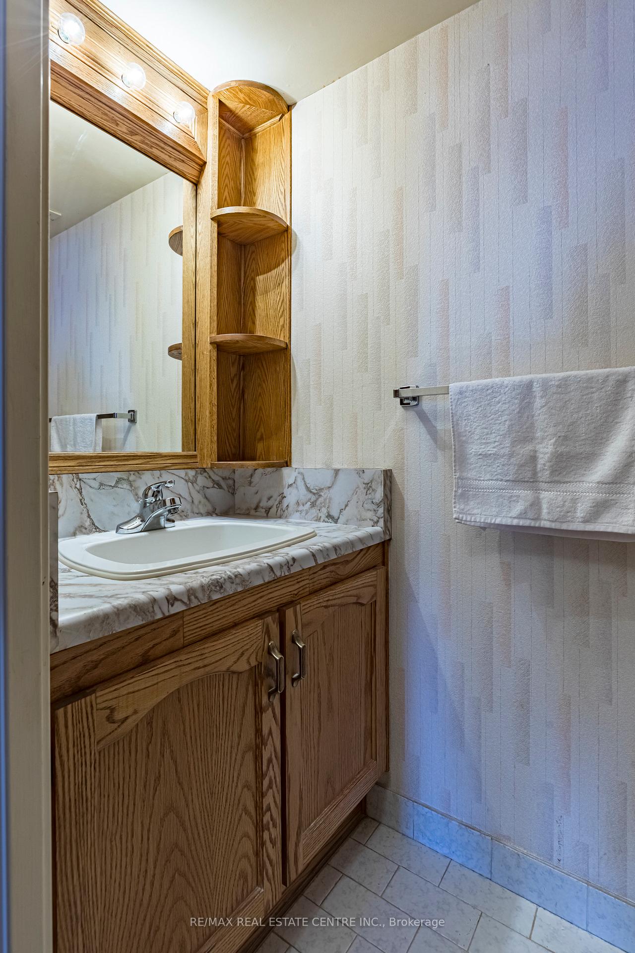 Photo 17 of Unit 1808, 301 Frances Avenue, Hamilton, Lakeshore — HOMEH