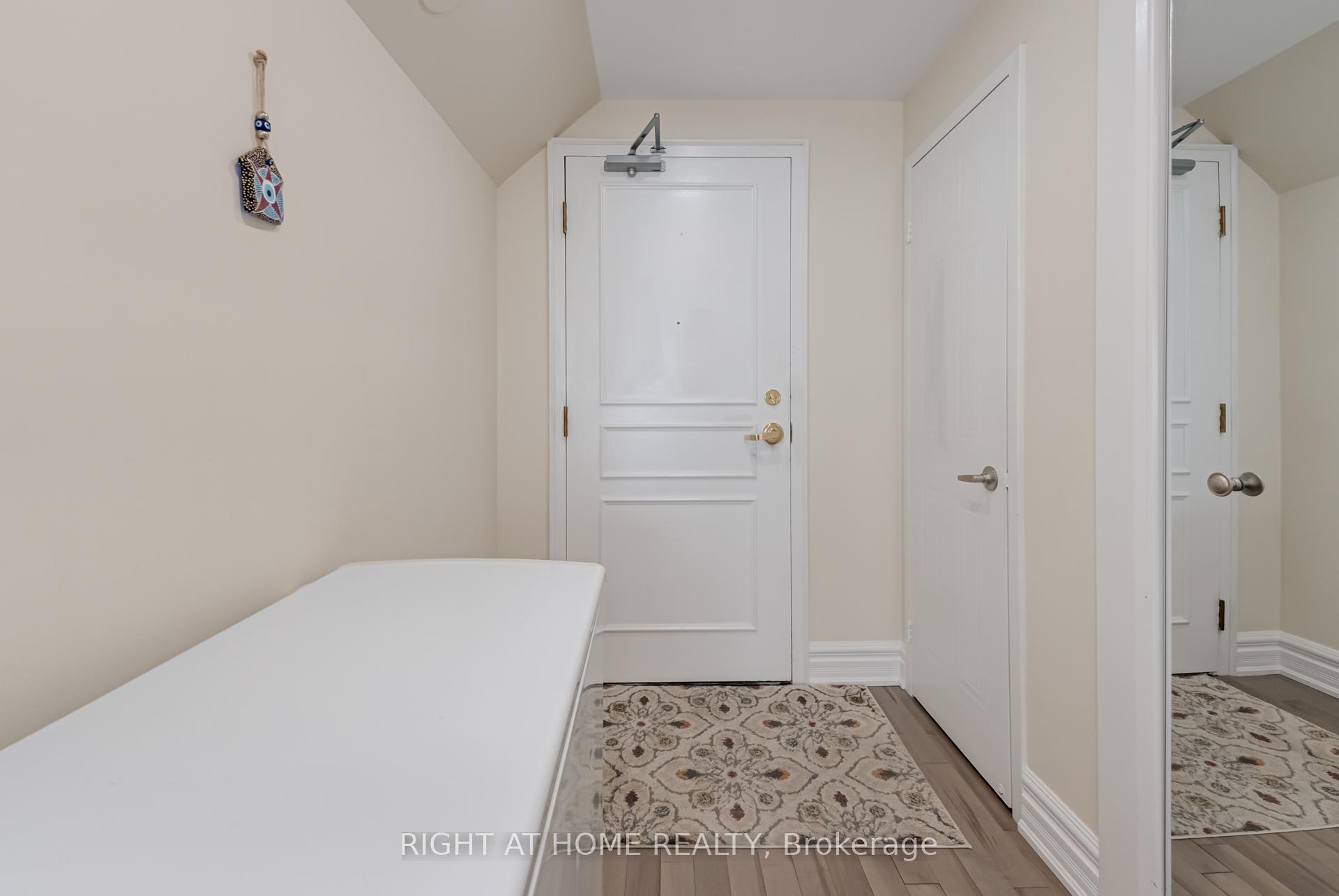 Photo 3 of Unit 1701, 75 Ellen Street, Barrie, Lakeshore — HOMEH