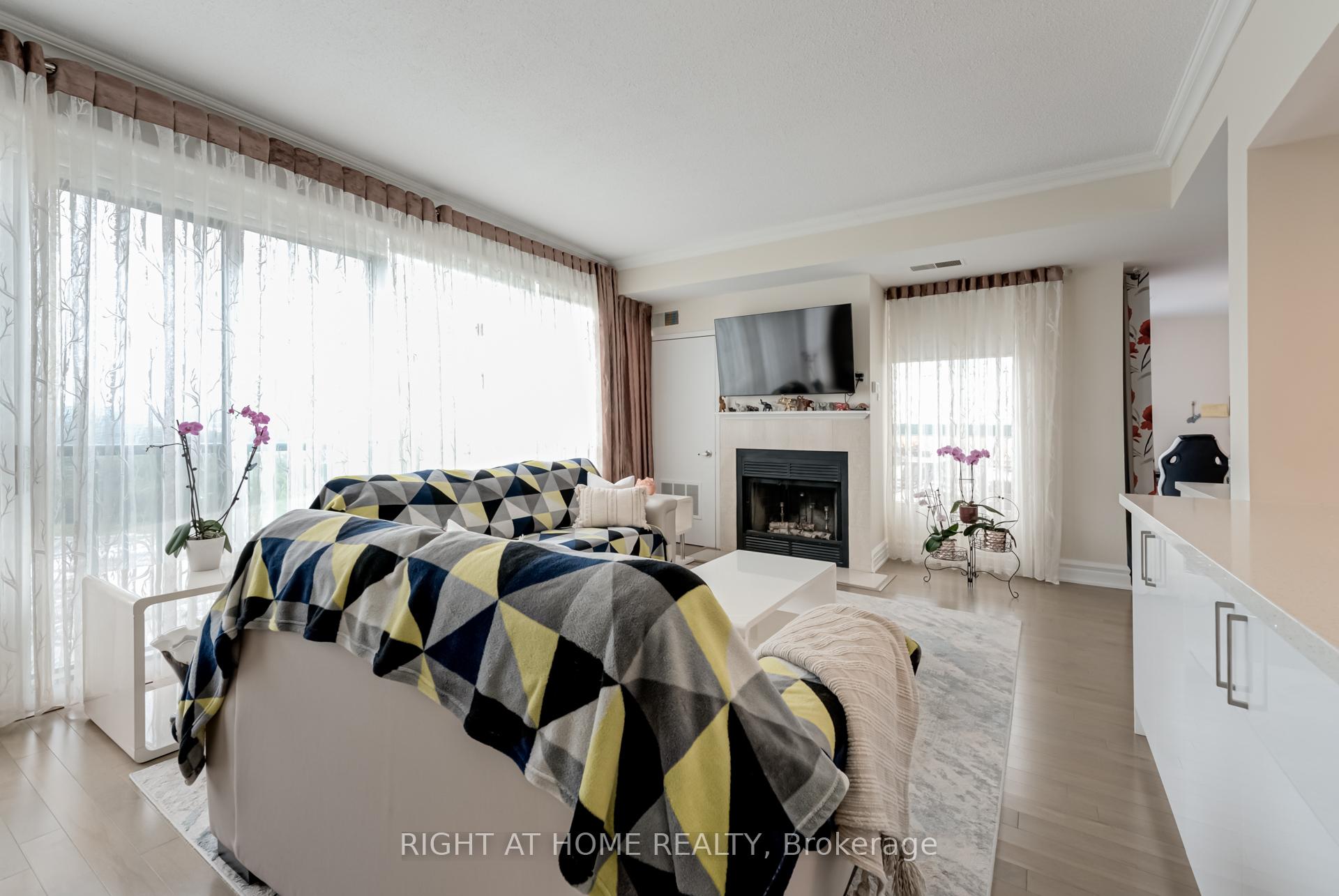 Photo 5 of Unit 1701, 75 Ellen Street, Barrie, Lakeshore — HOMEH
