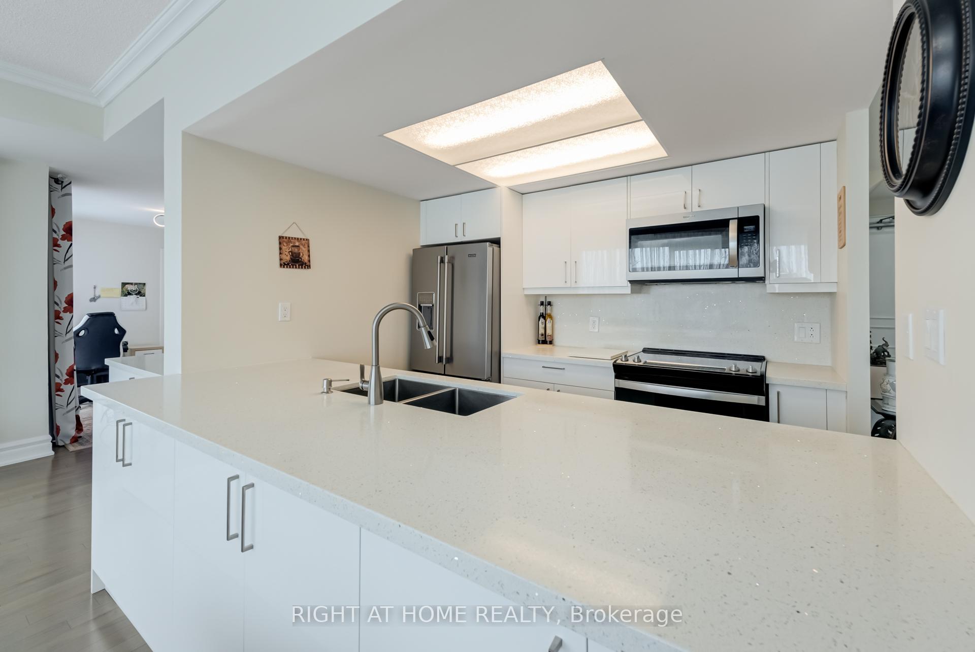 Photo 8 of Unit 1701, 75 Ellen Street, Barrie, Lakeshore — HOMEH