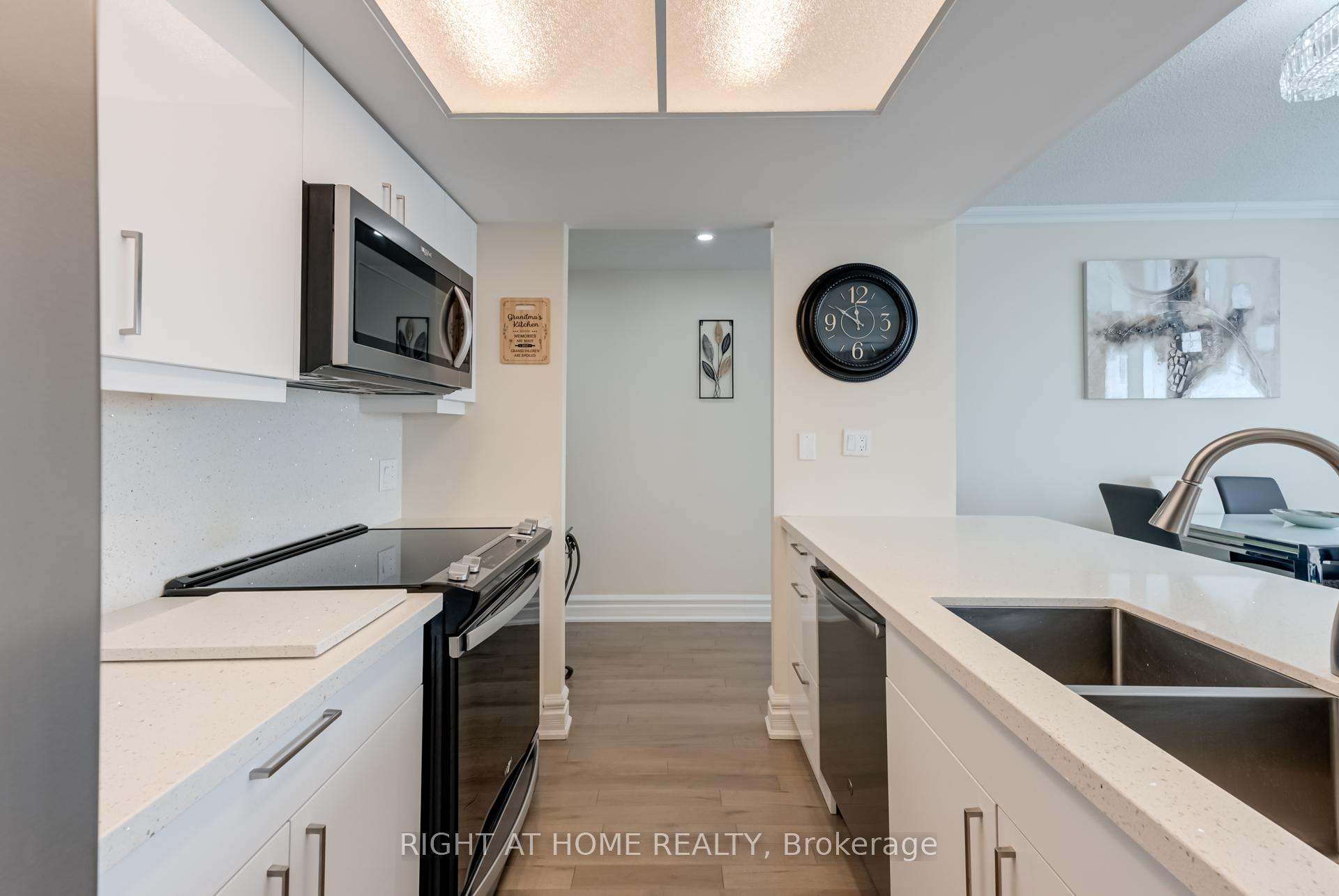 Photo 10 of Unit 1701, 75 Ellen Street, Barrie, Lakeshore — HOMEH