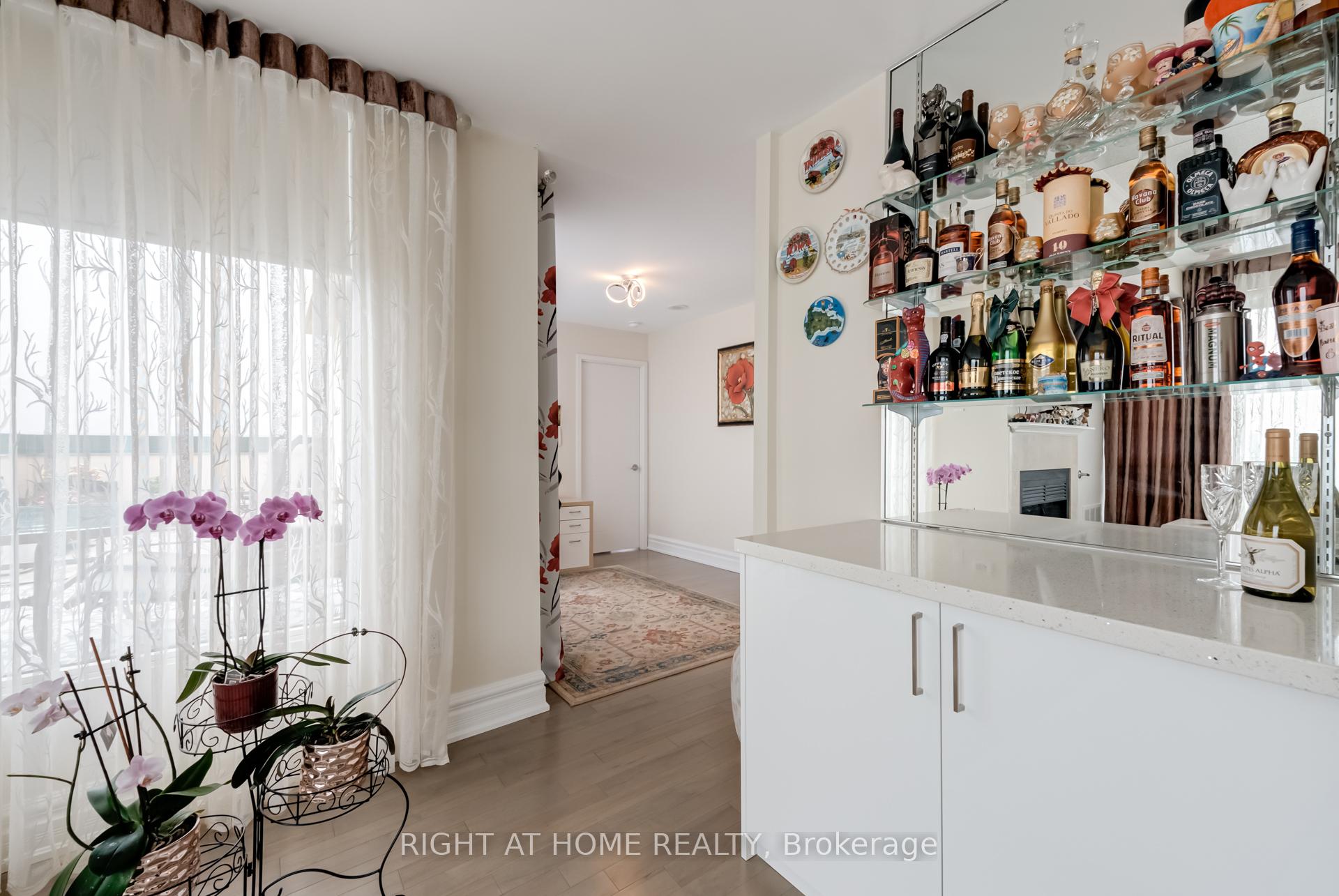 Photo 13 of Unit 1701, 75 Ellen Street, Barrie, Lakeshore — HOMEH