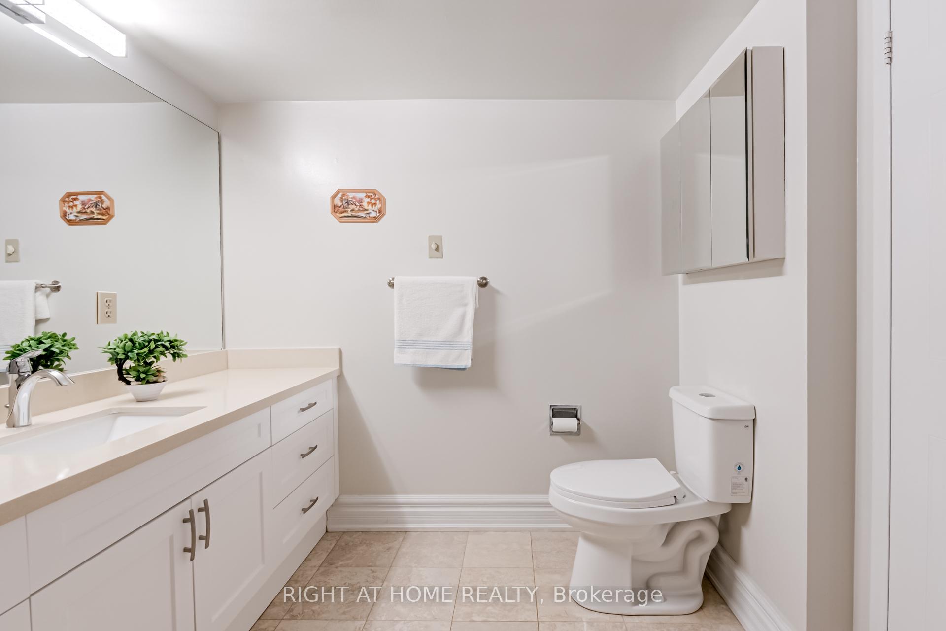Photo 20 of Unit 1701, 75 Ellen Street, Barrie, Lakeshore — HOMEH