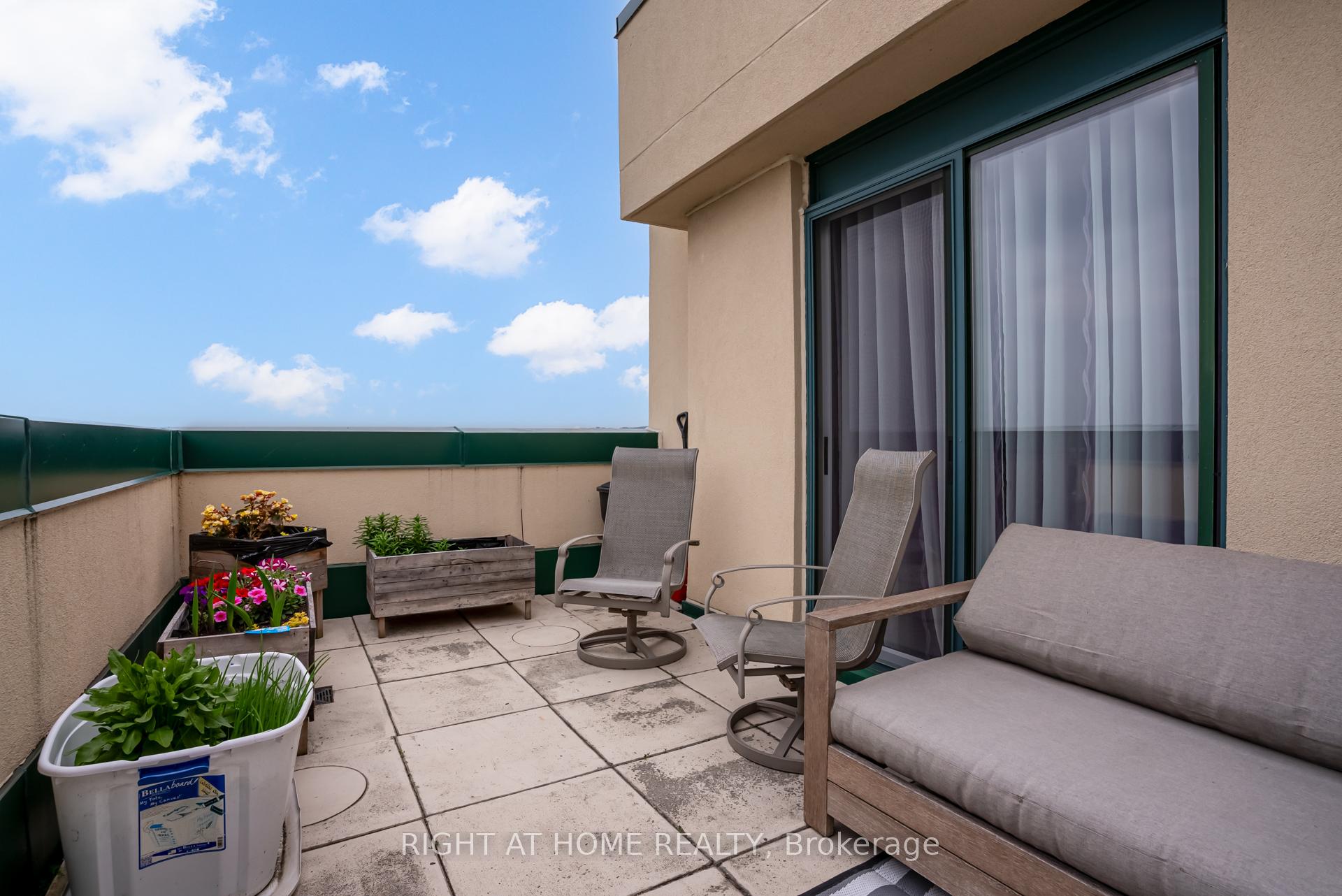 Photo 26 of Unit 1701, 75 Ellen Street, Barrie, Lakeshore — HOMEH