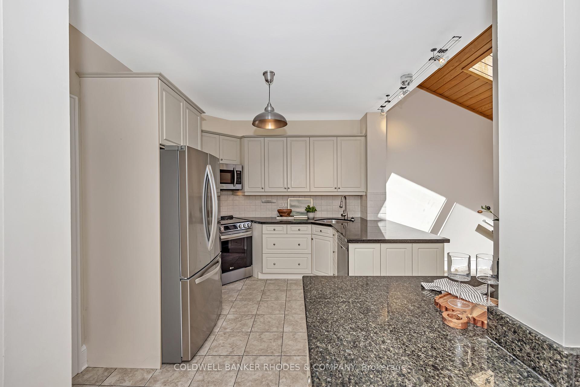 Photo 13 of 421 Hinton Avenue S, Ottawa, Civic Hospital — HOMEH