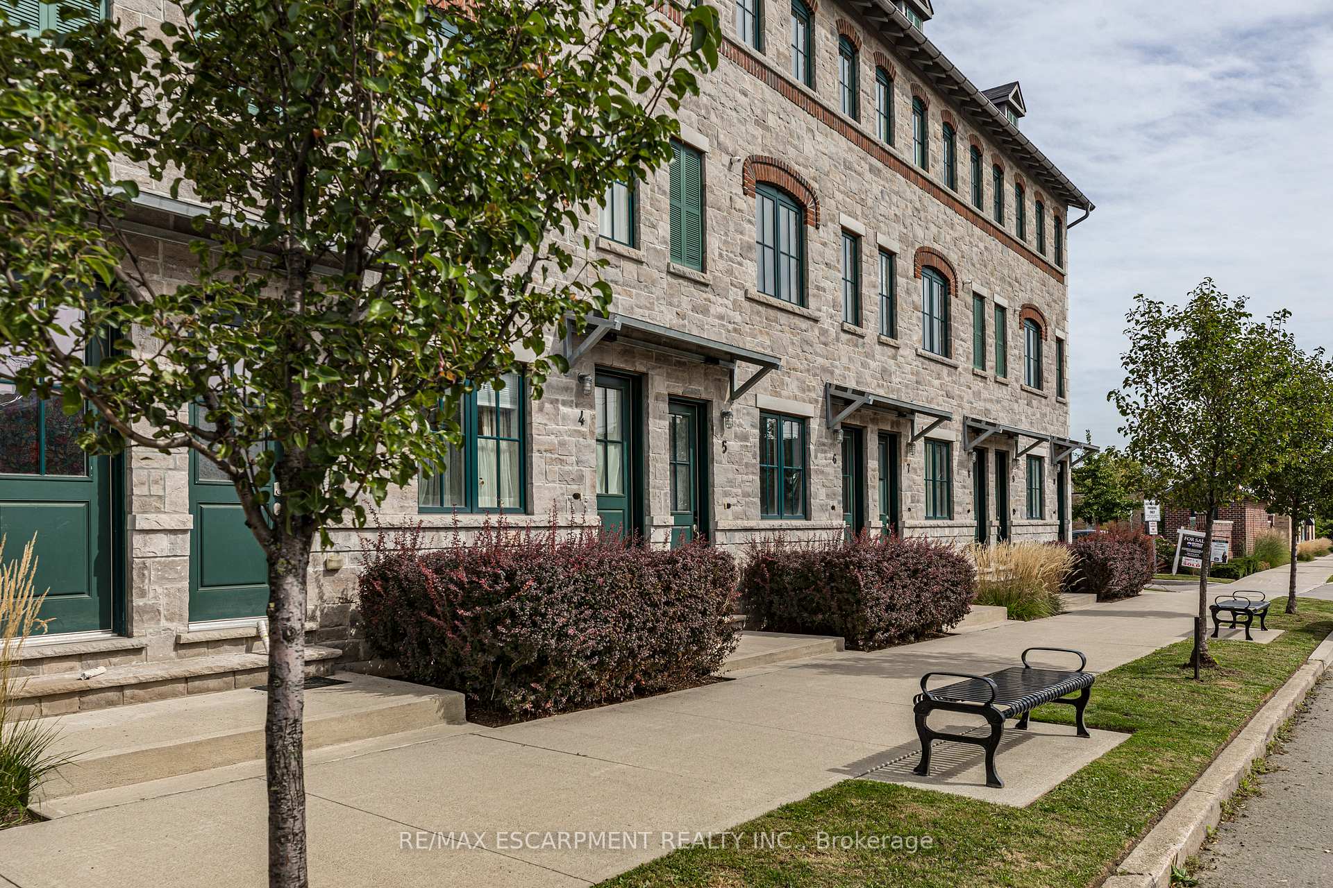 Front of Unit 5, 290 Barton Street W