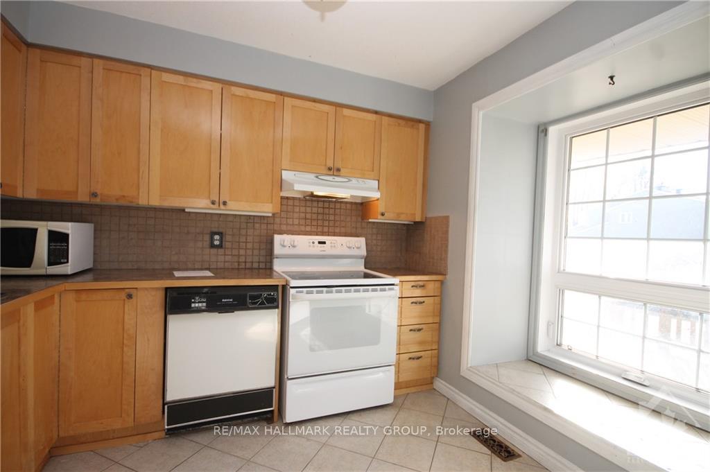 Photo 4 of 1659 Nordic Way, Ottawa, Pineview — HOMEH