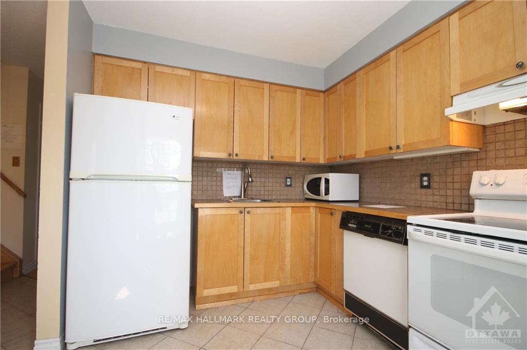 Photo 3 of 1659 Nordic Way, Ottawa, Pineview — HOMEH