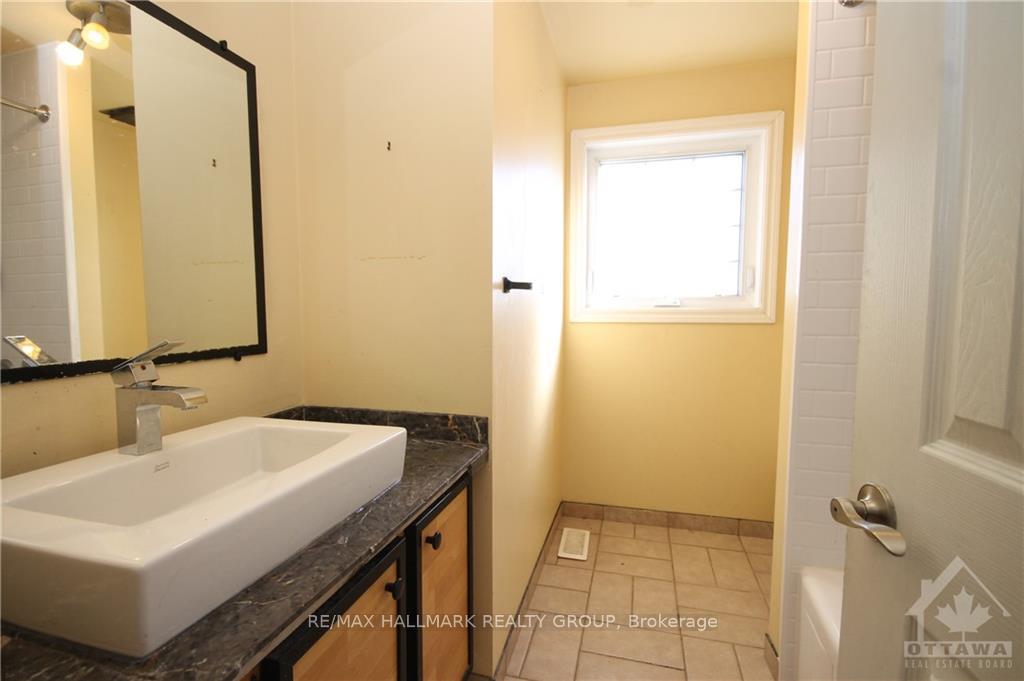 Photo 14 of 1659 Nordic Way, Ottawa, Pineview — HOMEH