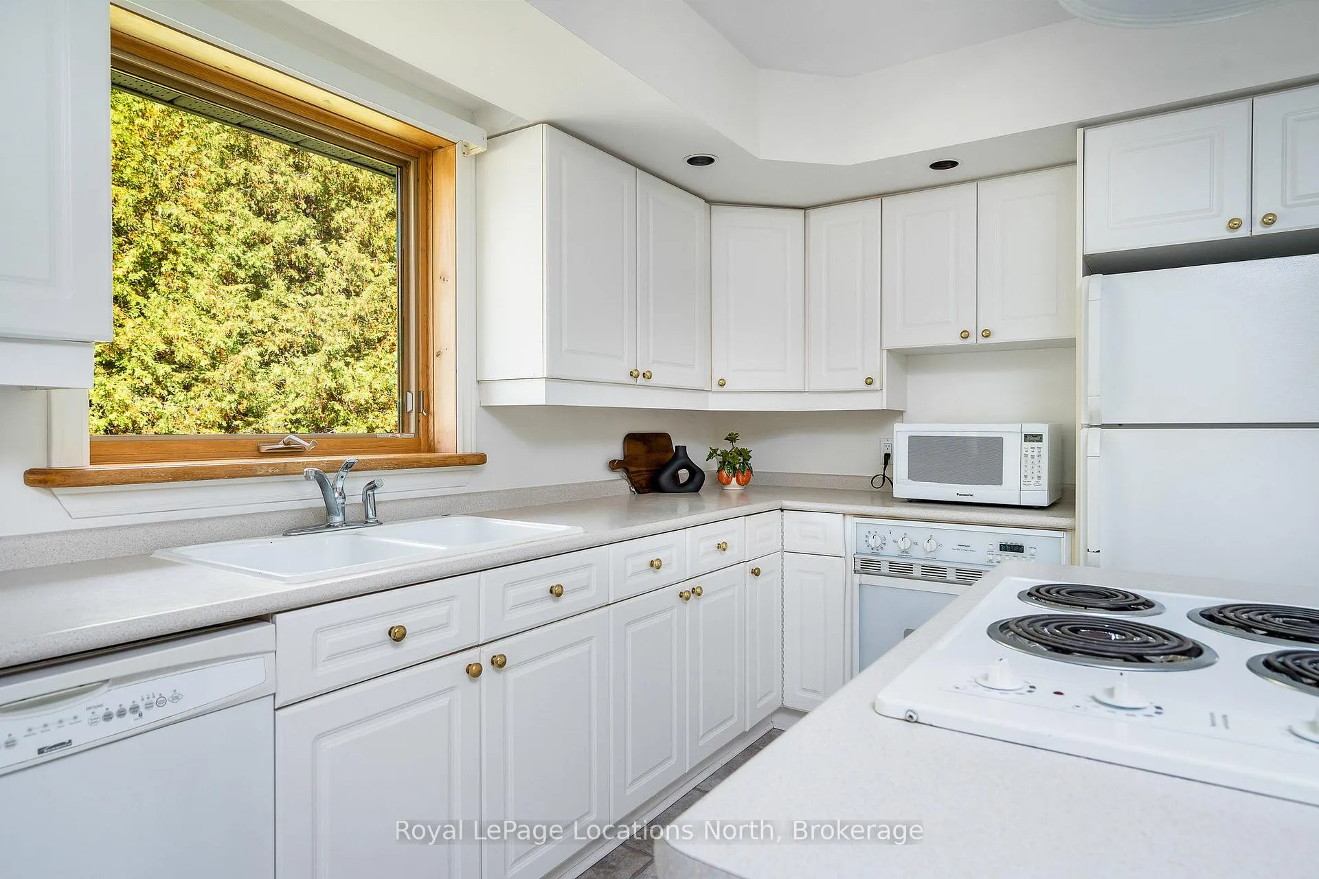 Photo 17 of 14 Sydenham Trail W, Clearview, Rural Clearview — HOMEH