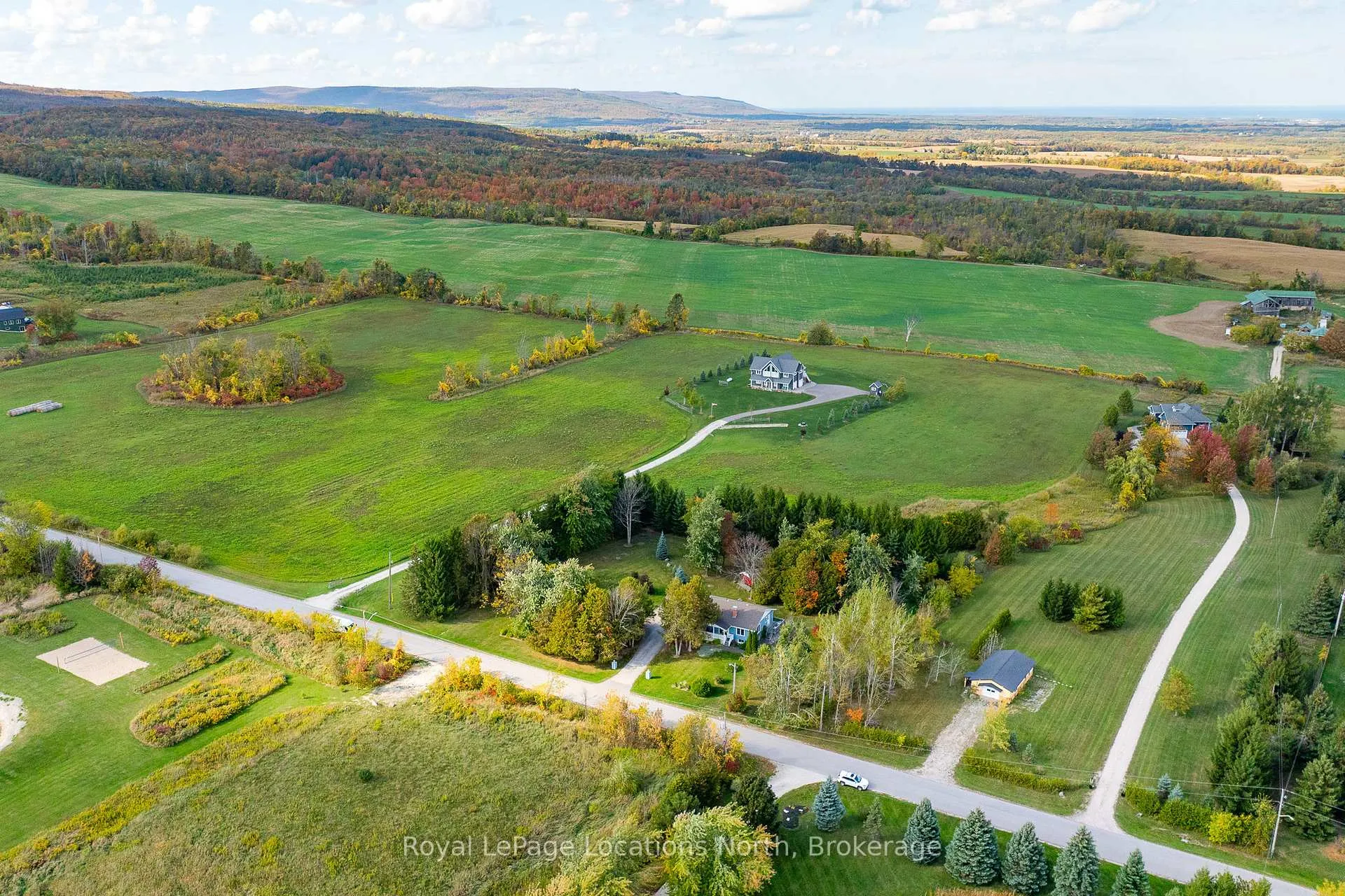Photo 37 of 14 Sydenham Trail W, Clearview, Rural Clearview — HOMEH
