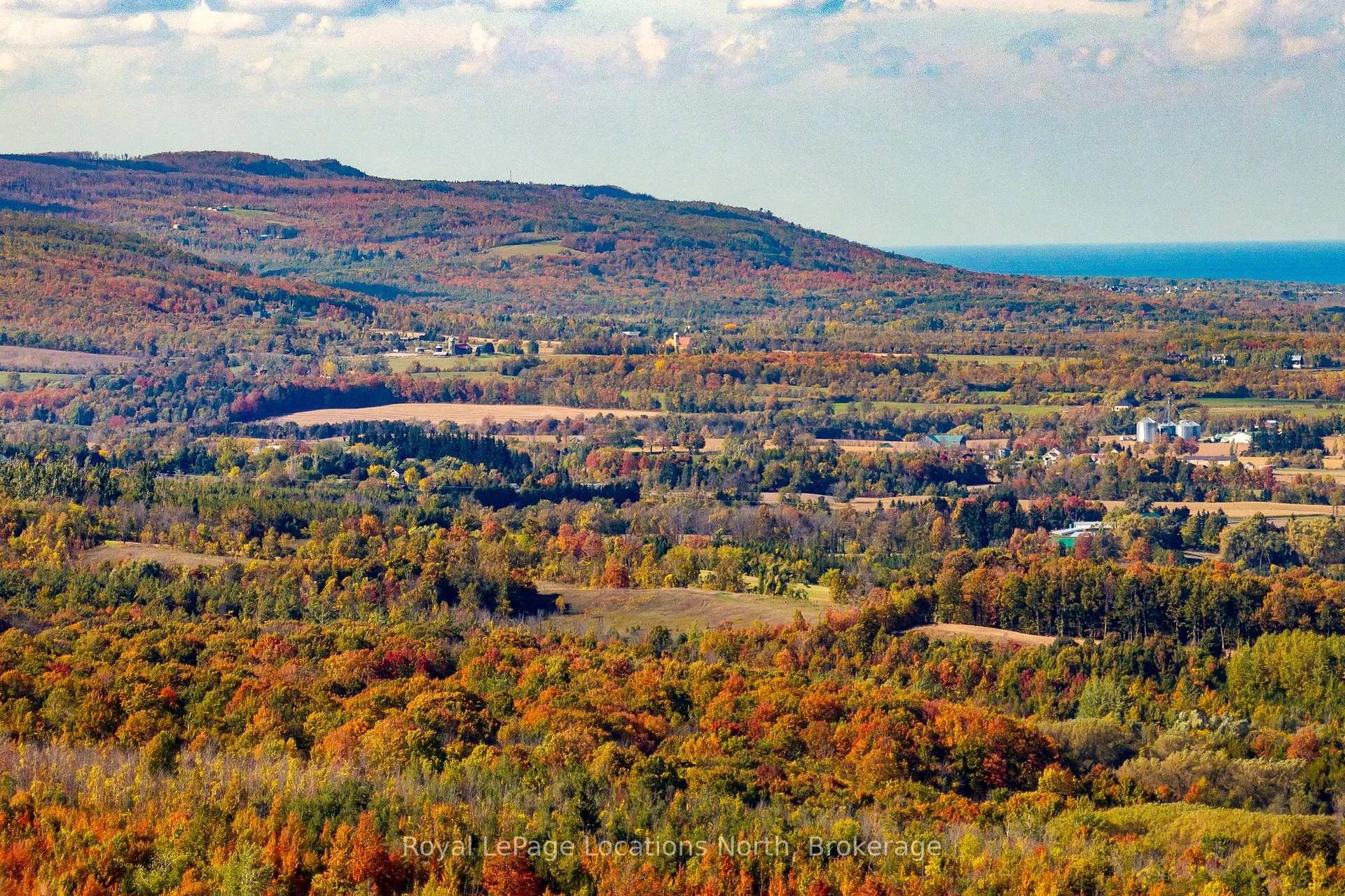Photo 46 of 14 Sydenham Trail W, Clearview, Rural Clearview — HOMEH