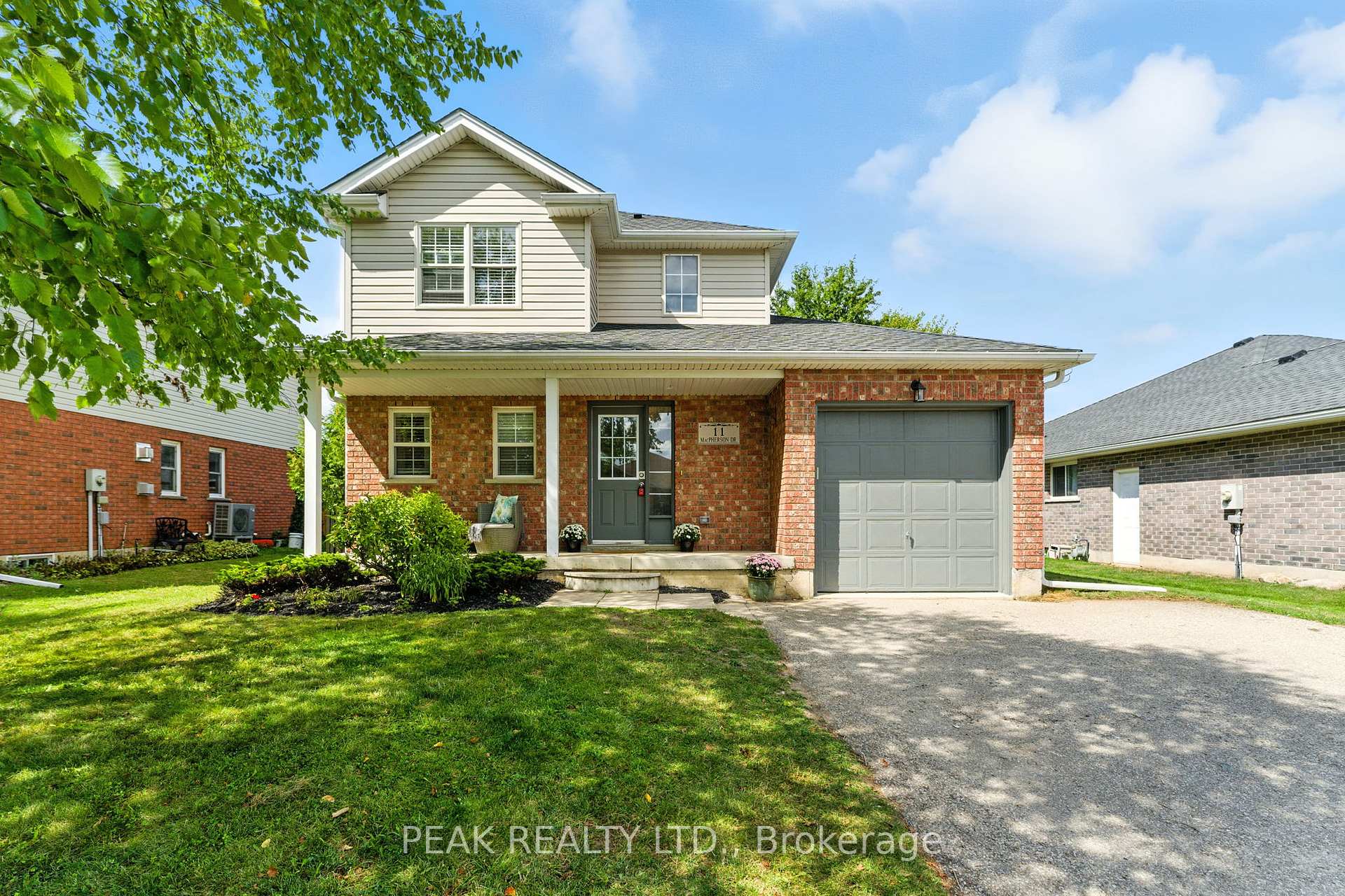 Photo 1 of 11 Macpherson Drive, Brant, Paris — HOMEH