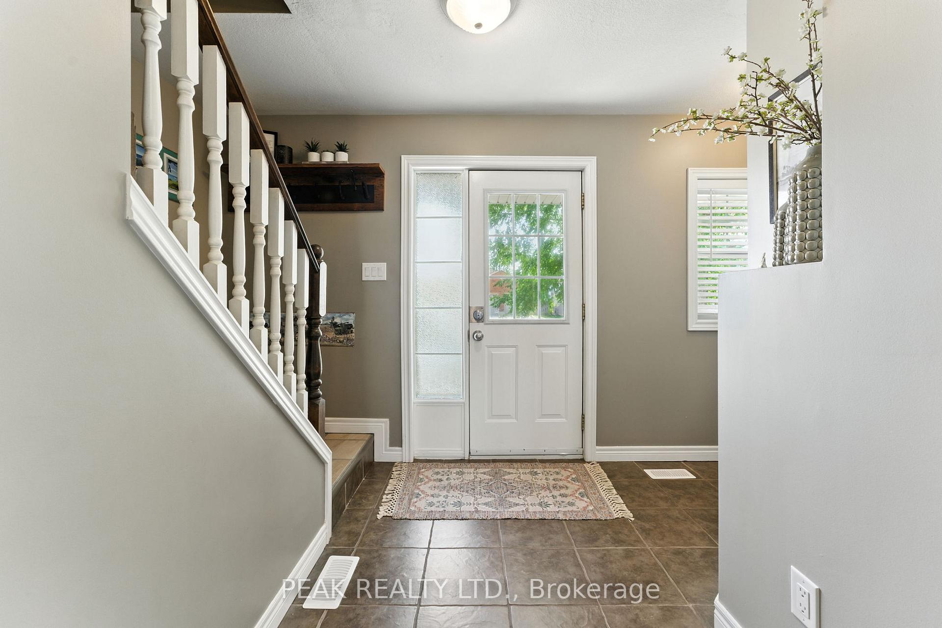 Photo 4 of 11 Macpherson Drive, Brant, Paris — HOMEH