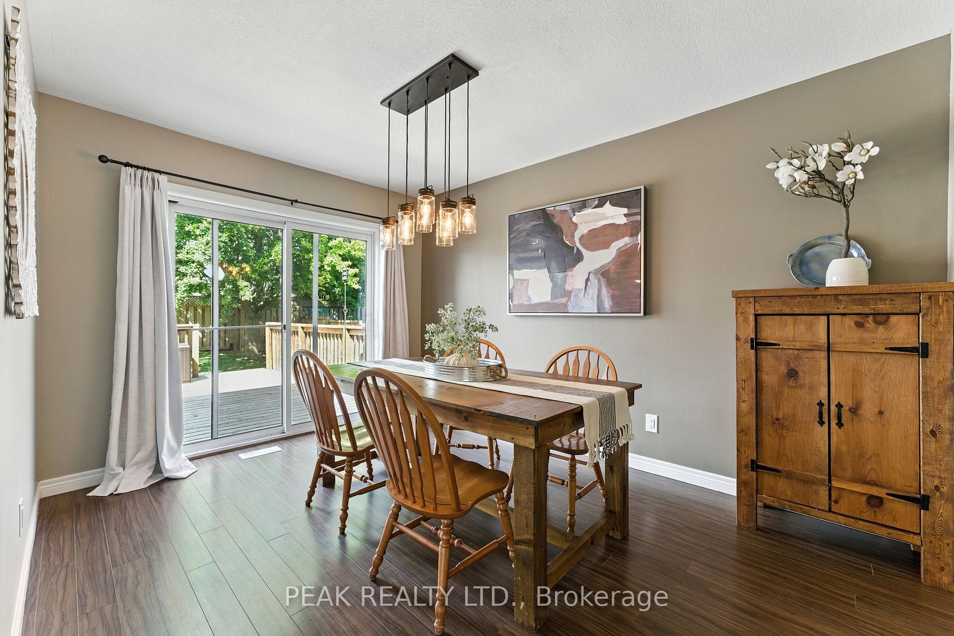 Photo 9 of 11 Macpherson Drive, Brant, Paris — HOMEH