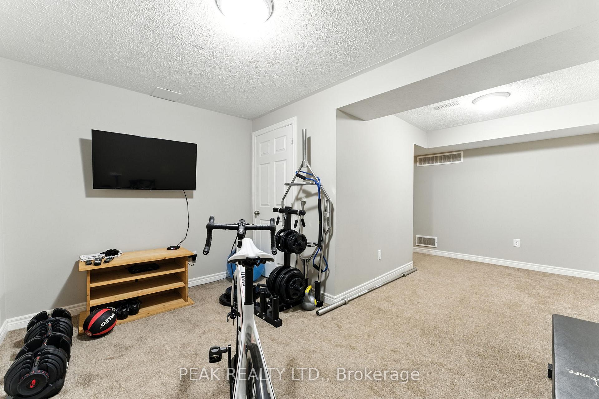 Photo 16 of 11 Macpherson Drive, Brant, Paris — HOMEH