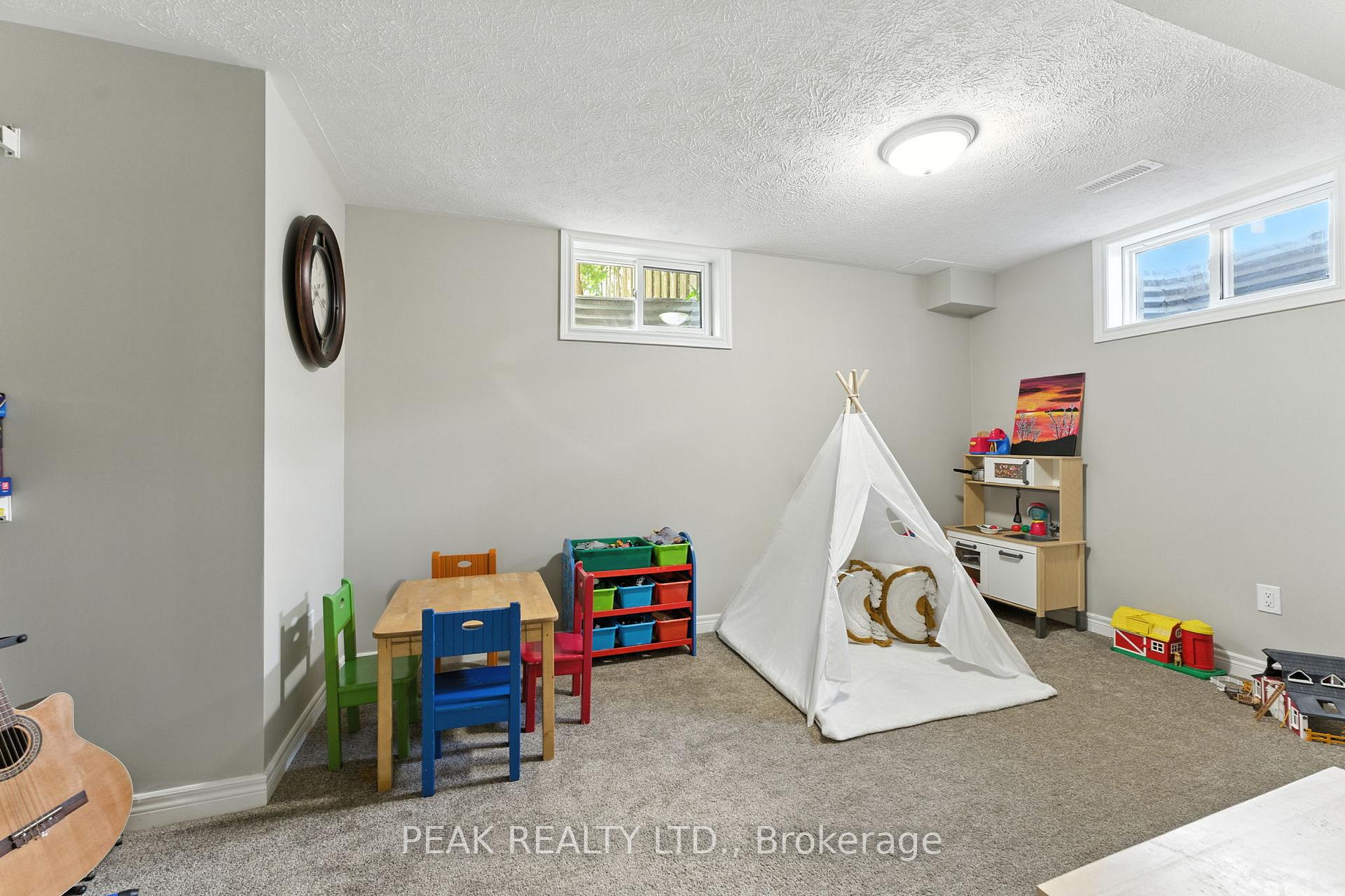 Photo 17 of 11 Macpherson Drive, Brant, Paris — HOMEH
