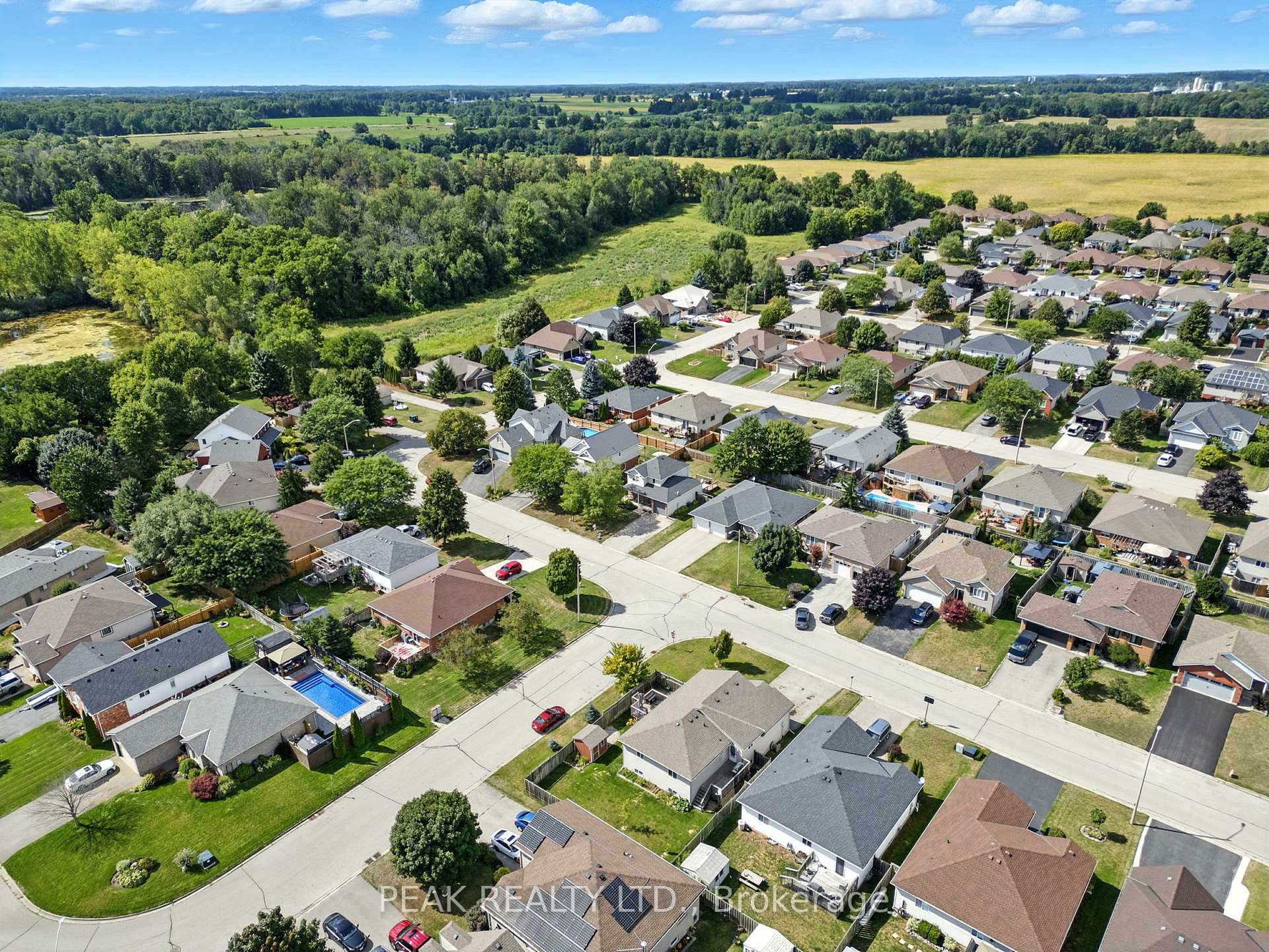 Photo 23 of 11 Macpherson Drive, Brant, Paris — HOMEH