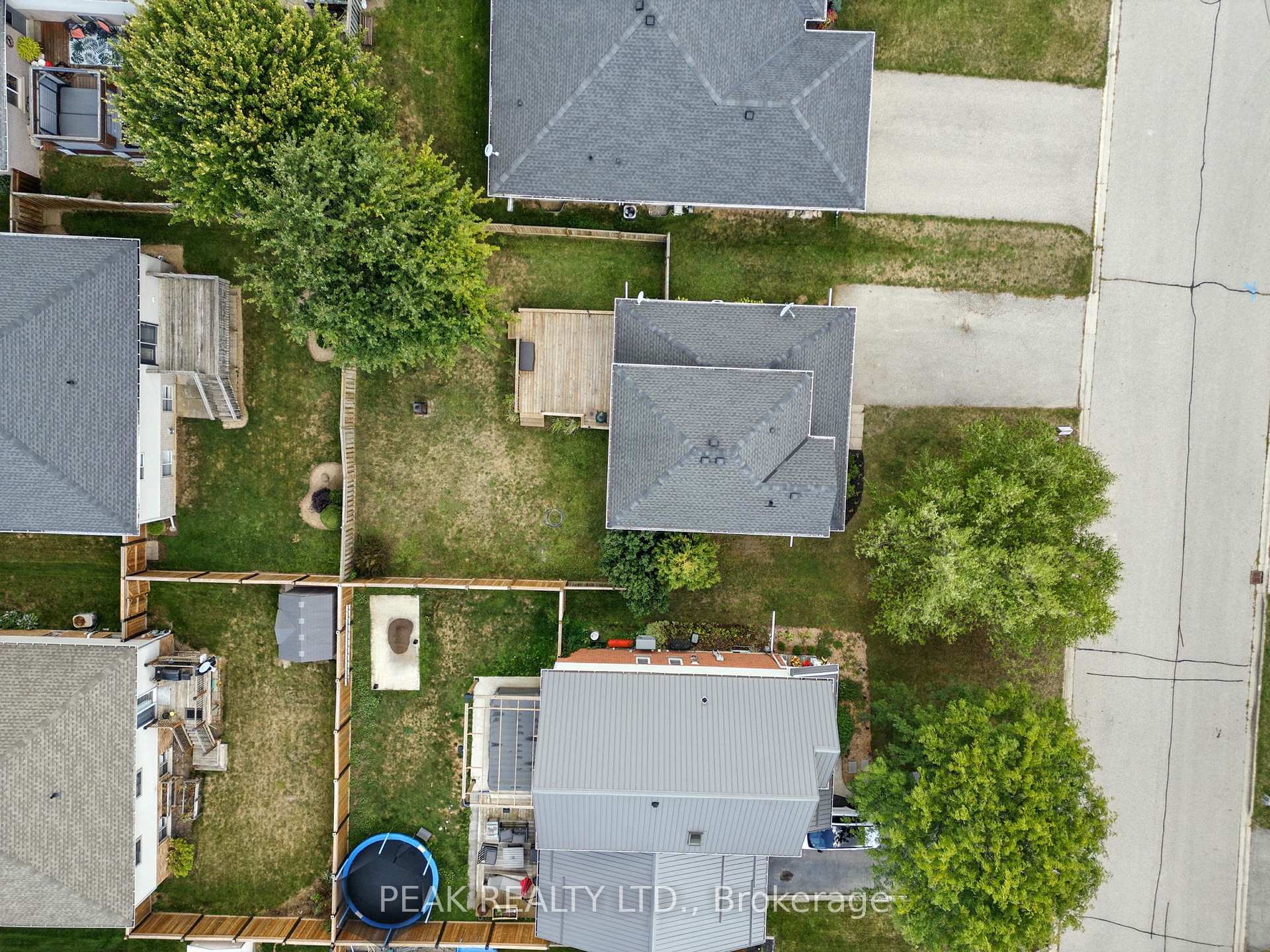 Photo 25 of 11 Macpherson Drive, Brant, Paris — HOMEH