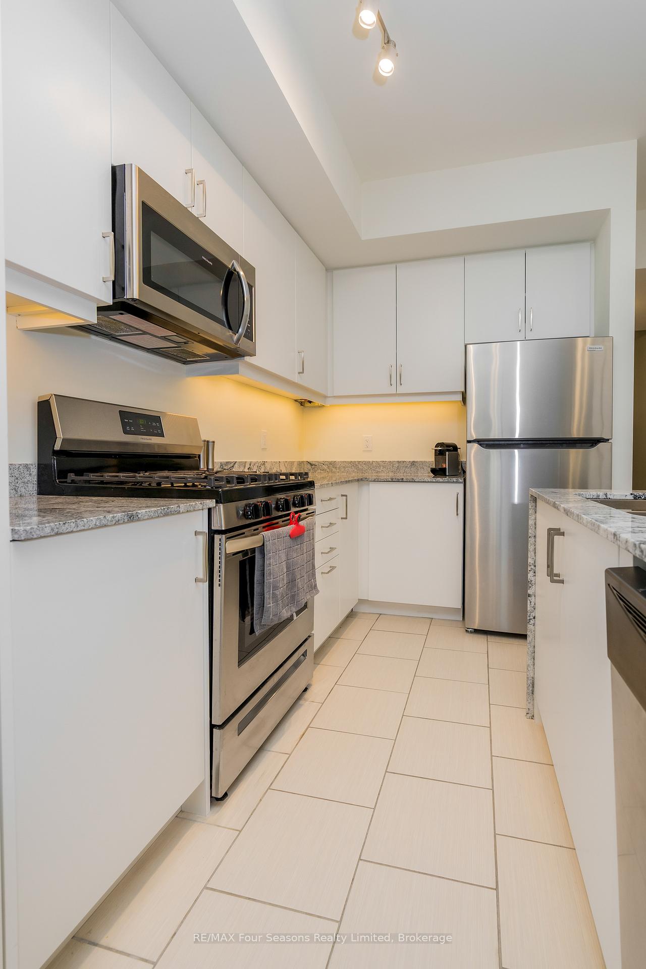 Photo 6 of Unit 403, 17 Spooner Crescent, Collingwood — HOMEH