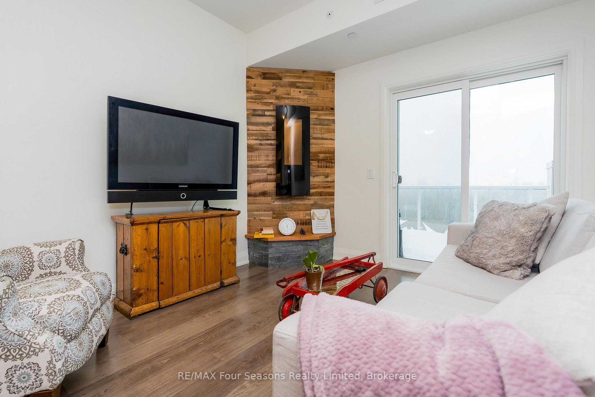 Photo 8 of Unit 403, 17 Spooner Crescent, Collingwood — HOMEH