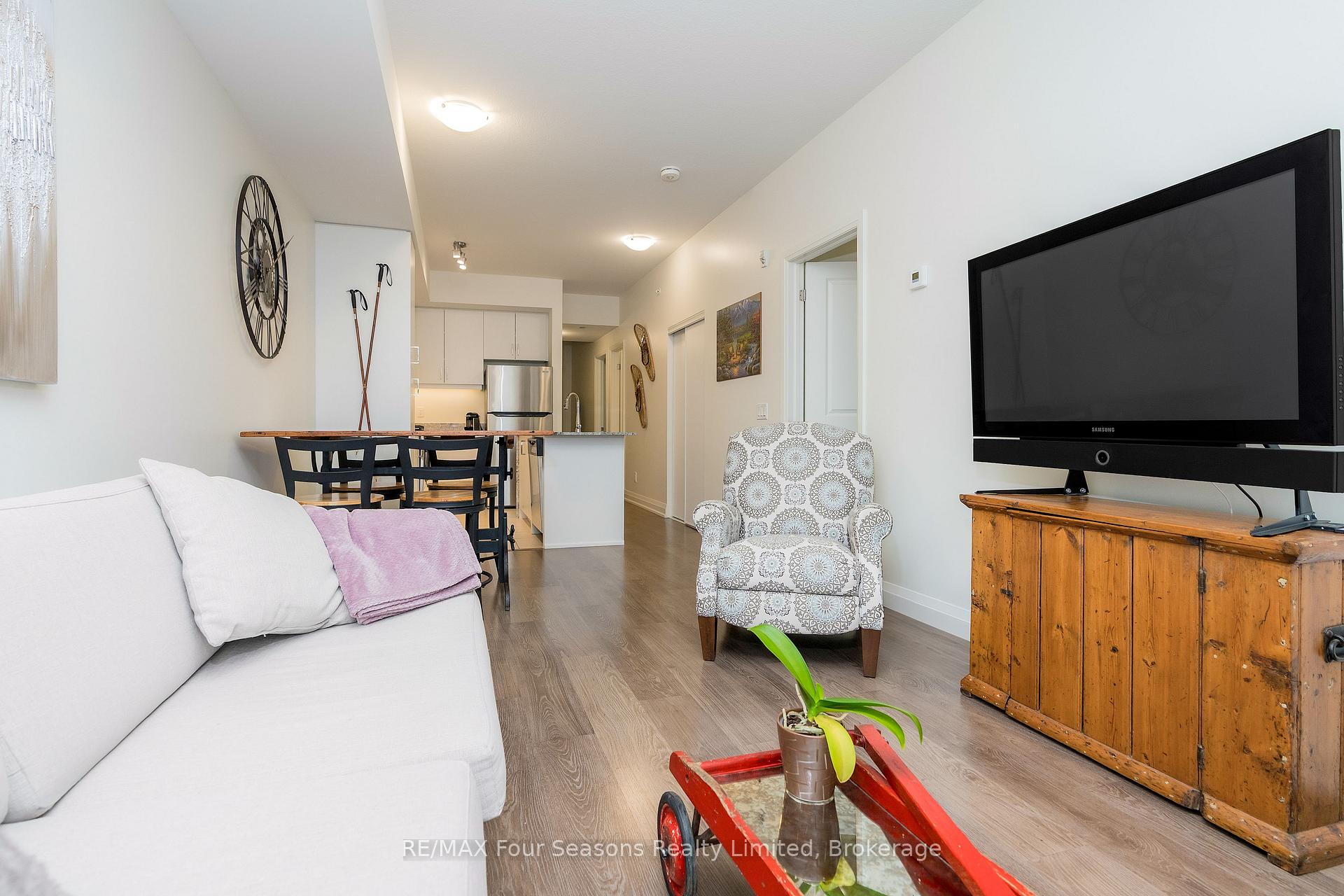 Photo 10 of Unit 403, 17 Spooner Crescent, Collingwood — HOMEH