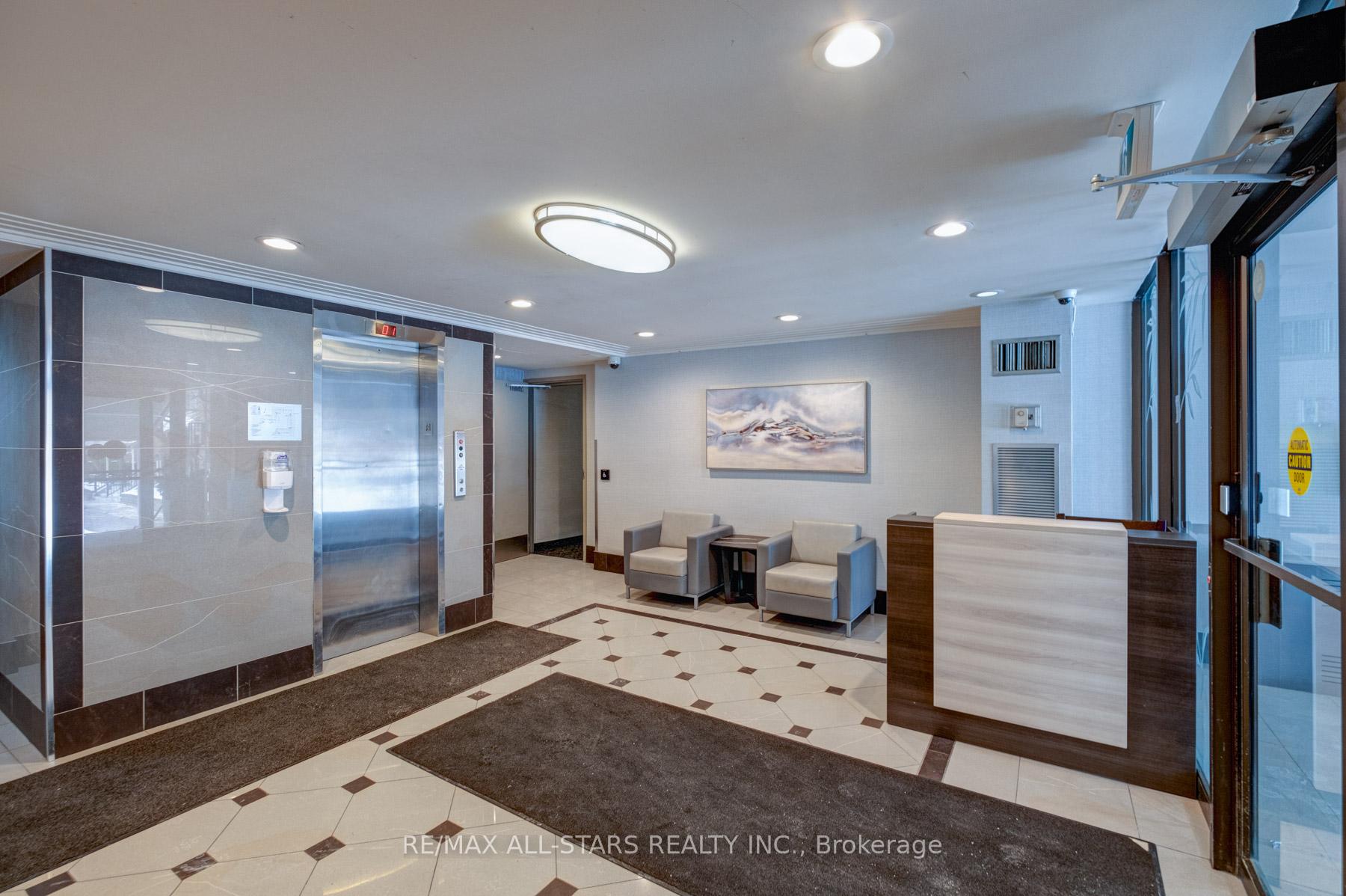Photo 2 of Unit 124, 16A Elgin Street N, Markham, Thornhill — HOMEH