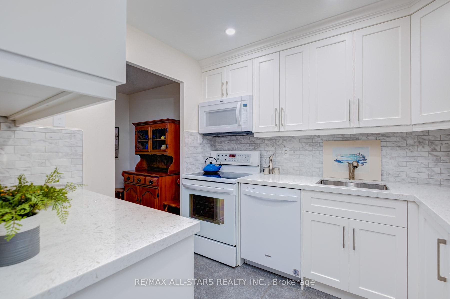 Photo 3 of Unit 124, 16A Elgin Street N, Markham, Thornhill — HOMEH