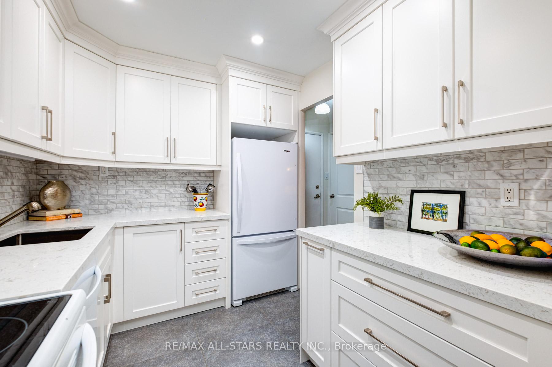 Photo 4 of Unit 124, 16A Elgin Street N, Markham, Thornhill — HOMEH