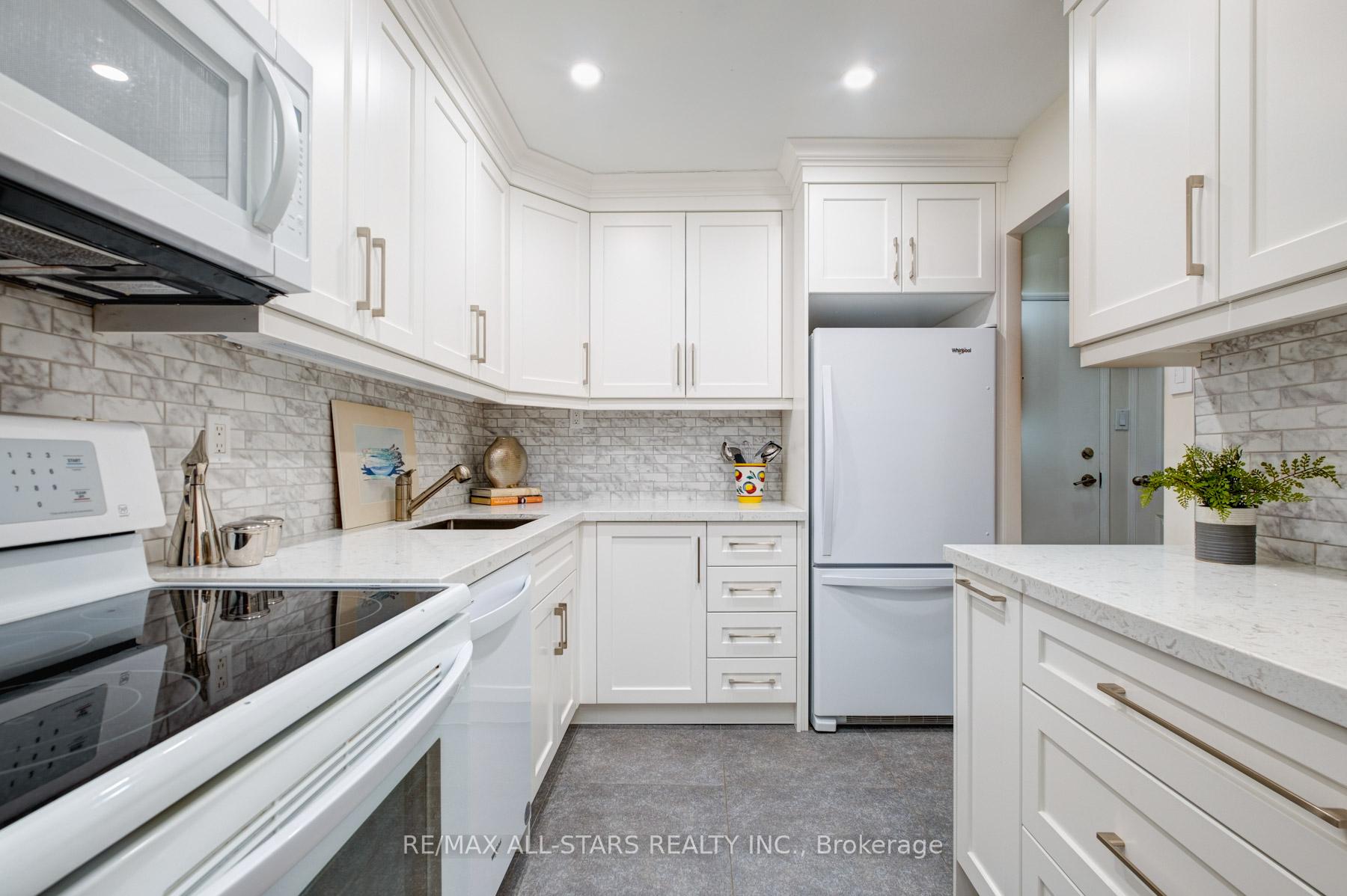 Photo 5 of Unit 124, 16A Elgin Street N, Markham, Thornhill — HOMEH