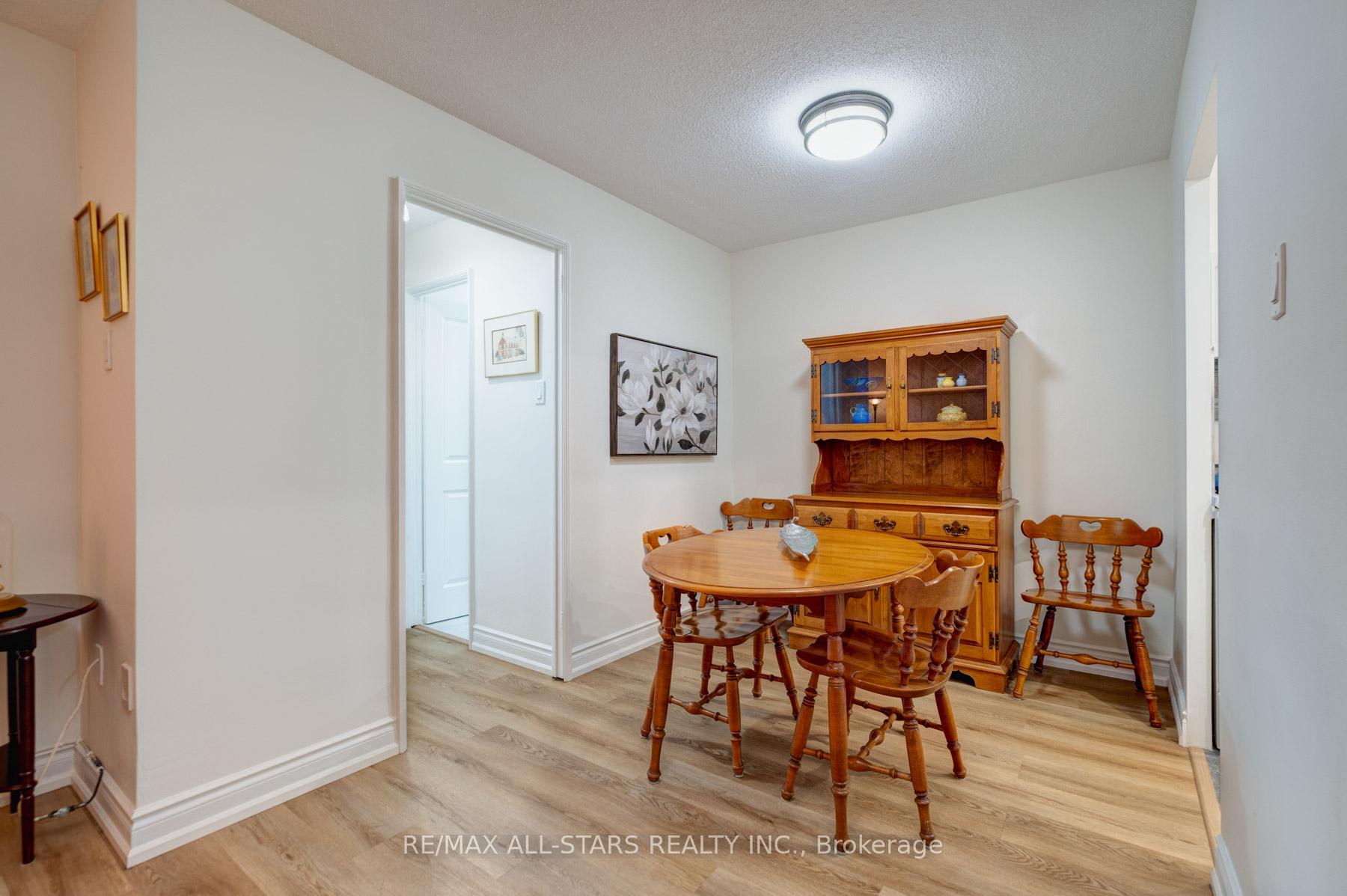 Photo 6 of Unit 124, 16A Elgin Street N, Markham, Thornhill — HOMEH