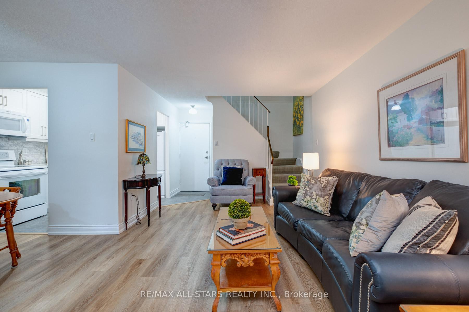 Photo 10 of Unit 124, 16A Elgin Street N, Markham, Thornhill — HOMEH