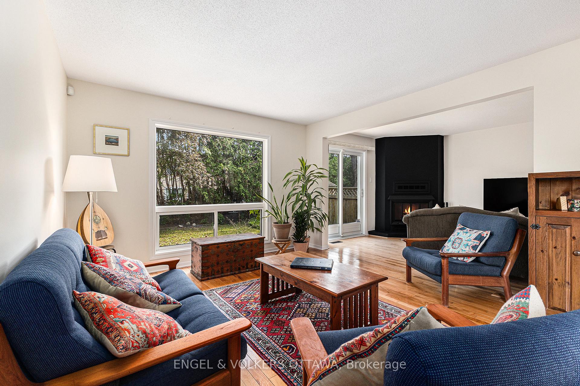 Photo 8 of 14 Farm Gate Crescent, Ottawa, Borden Farm/Stewart Farm/Carleton Heights/Parkwood Hills — HOMEH