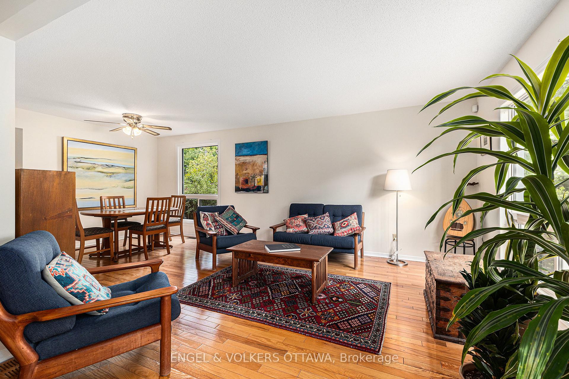 Photo 6 of 14 Farm Gate Crescent, Ottawa, Borden Farm/Stewart Farm/Carleton Heights/Parkwood Hills — HOMEH