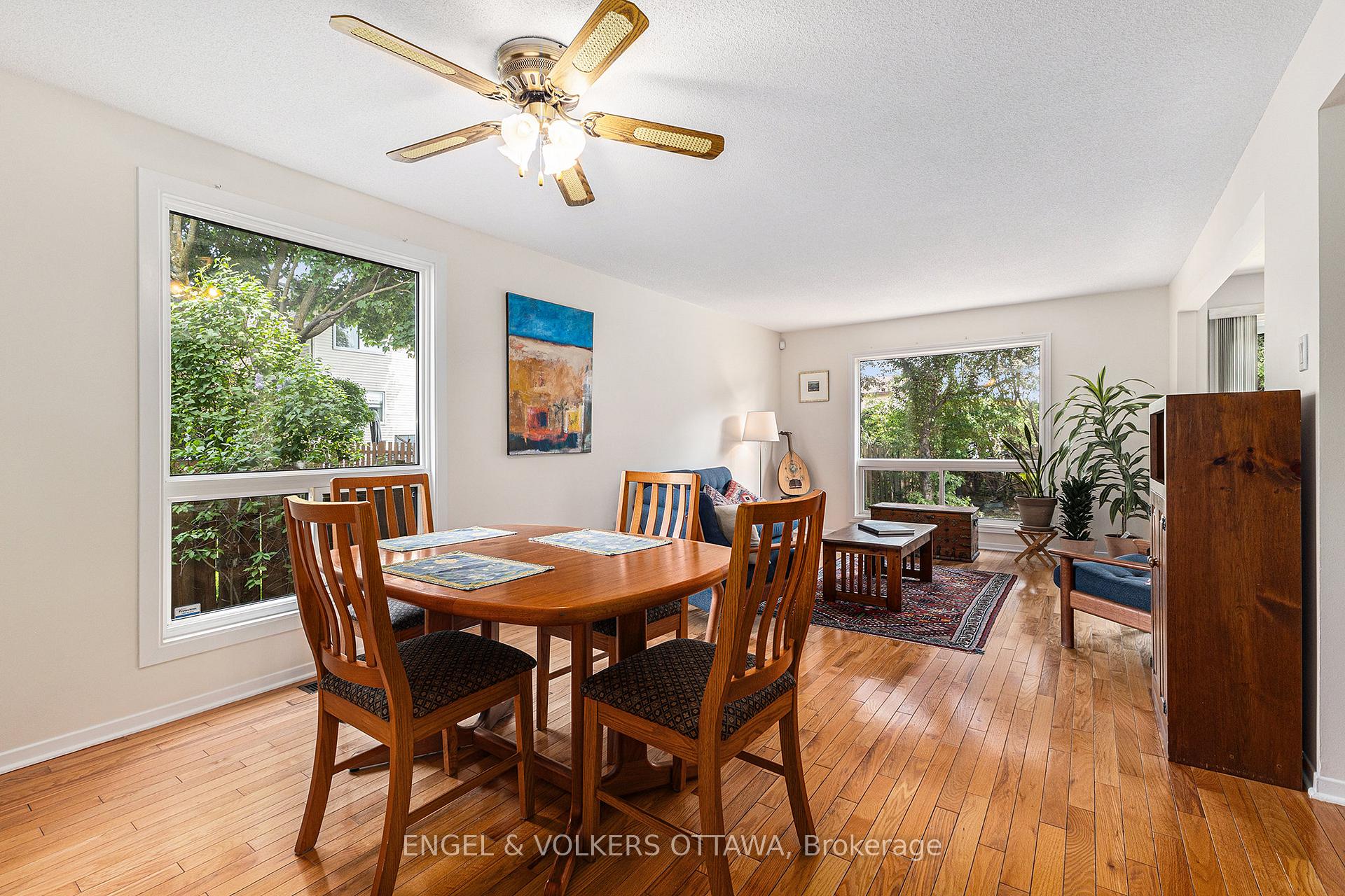 Photo 4 of 14 Farm Gate Crescent, Ottawa, Borden Farm/Stewart Farm/Carleton Heights/Parkwood Hills — HOMEH