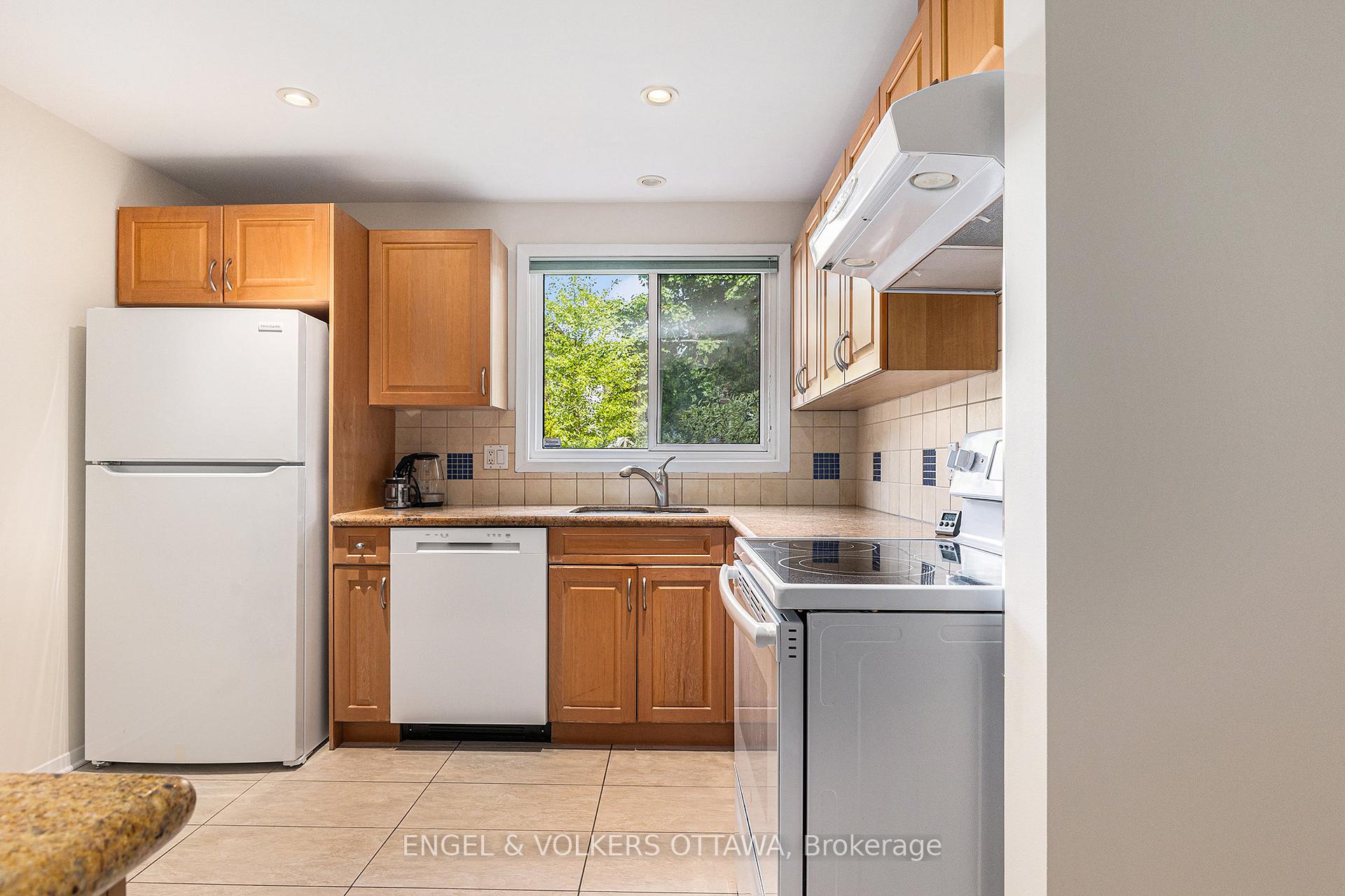 Photo 15 of 14 Farm Gate Crescent, Ottawa, Borden Farm/Stewart Farm/Carleton Heights/Parkwood Hills — HOMEH