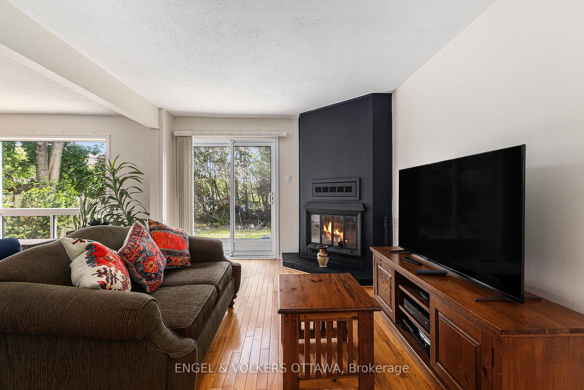 Photo 7 of 14 Farm Gate Crescent, Ottawa, Borden Farm/Stewart Farm/Carleton Heights/Parkwood Hills — HOMEH