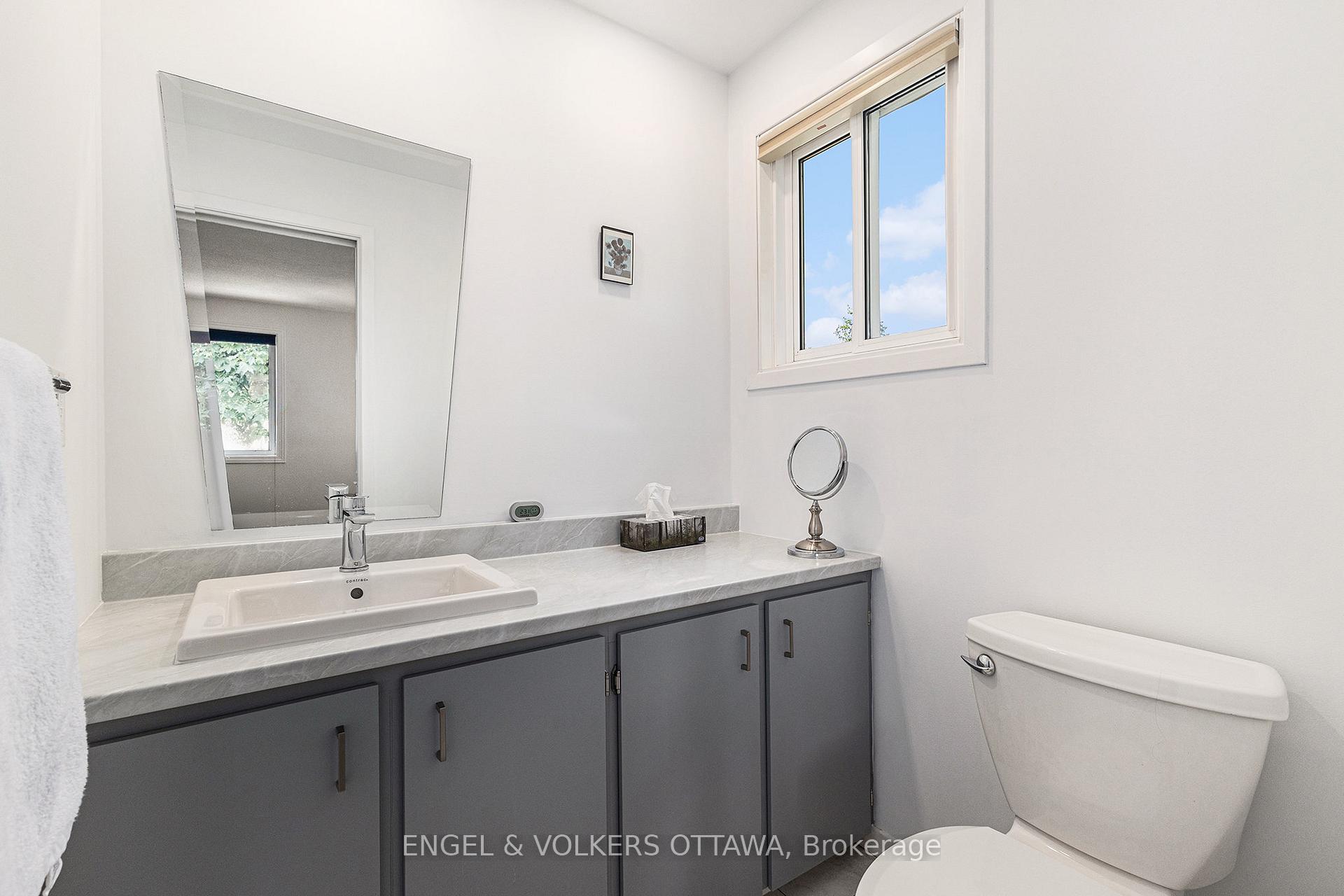 Photo 20 of 14 Farm Gate Crescent, Ottawa, Borden Farm/Stewart Farm/Carleton Heights/Parkwood Hills — HOMEH