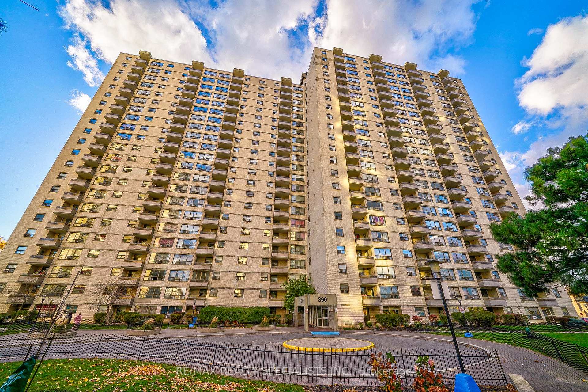 Front of Unit 1714, 390 Dixon Road