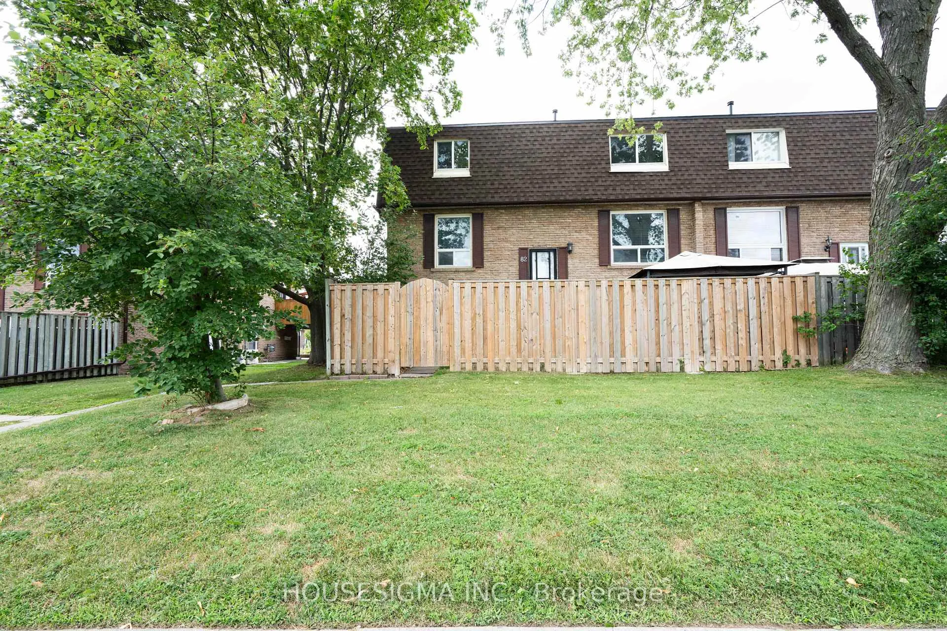 Front of Unit 82, 321 Blackthorn Street