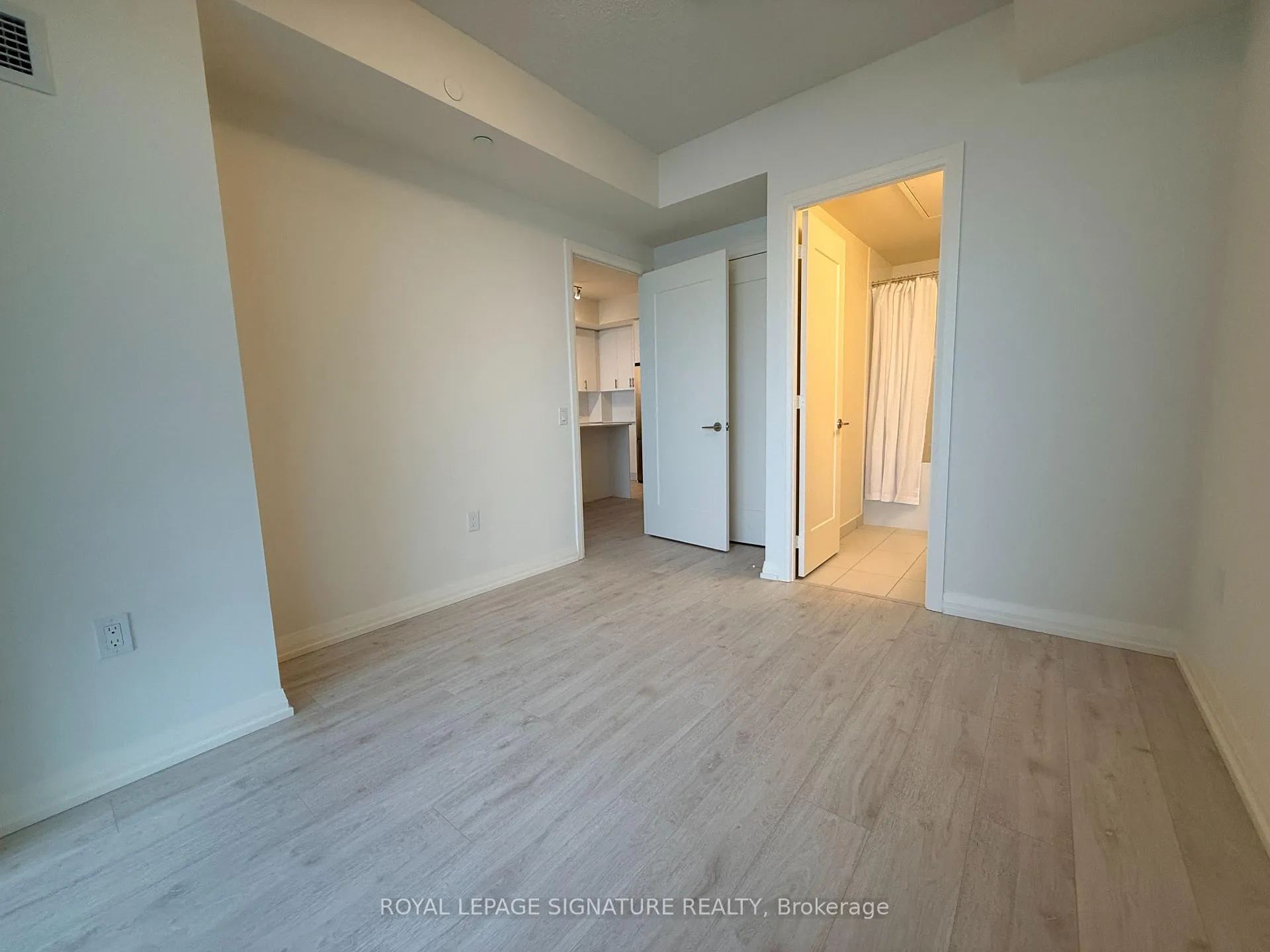 Photo 10 of Unit 1412, 27 Korda Gate, Vaughan, Vellore Village — HOMEH