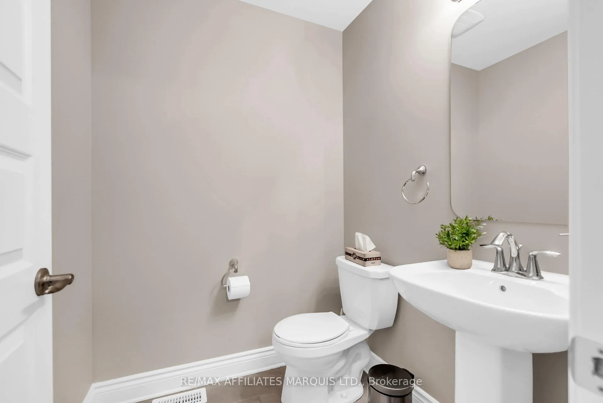 Photo 13 of 1101 Clement Court, Cornwall — HOMEH