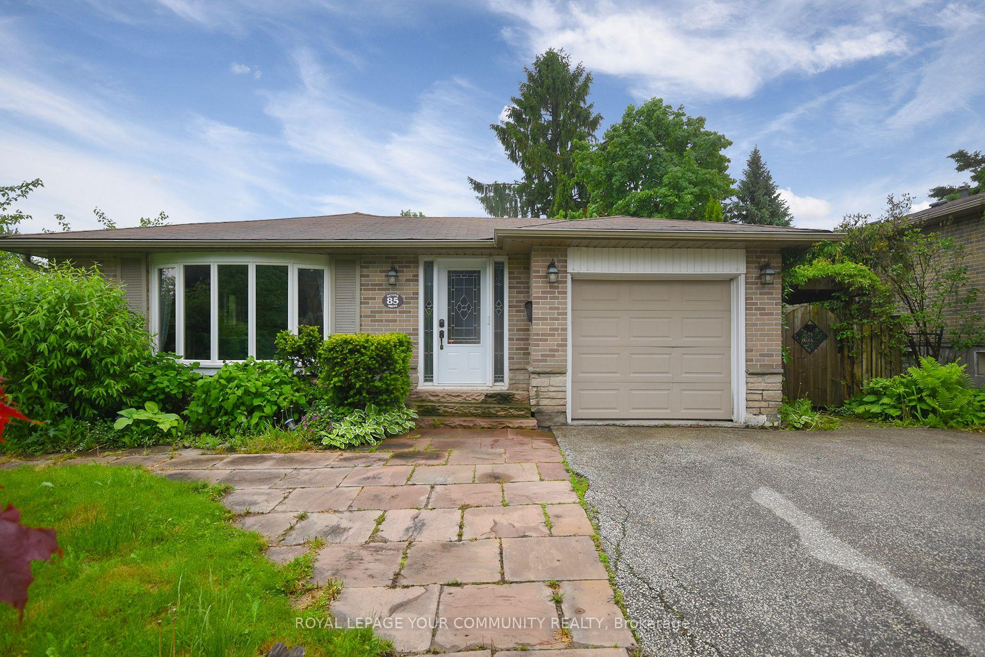 Photo 2 of 85 Devins Drive, Aurora, Aurora Heights — HOMEH