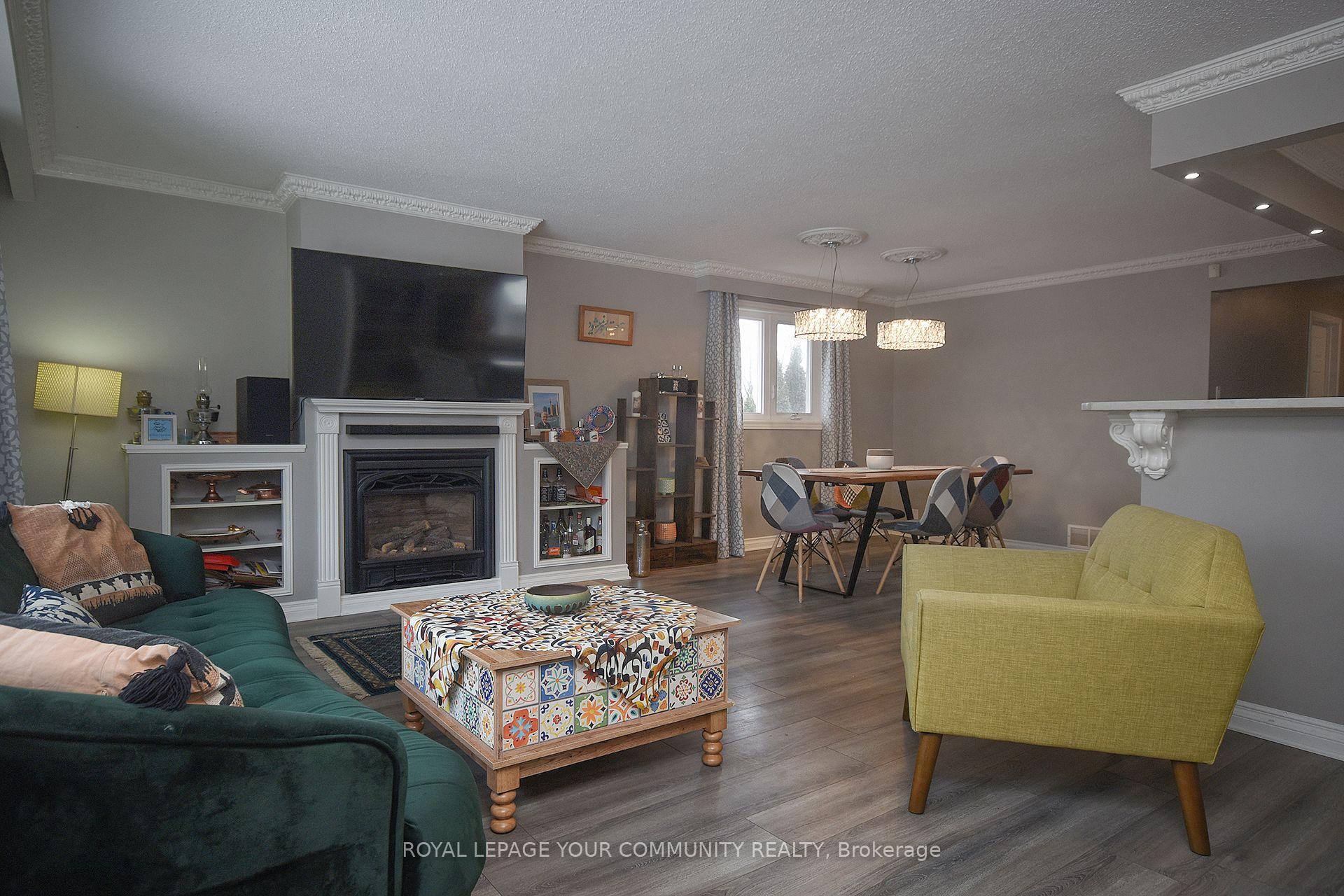 Photo 5 of 85 Devins Drive, Aurora, Aurora Heights — HOMEH