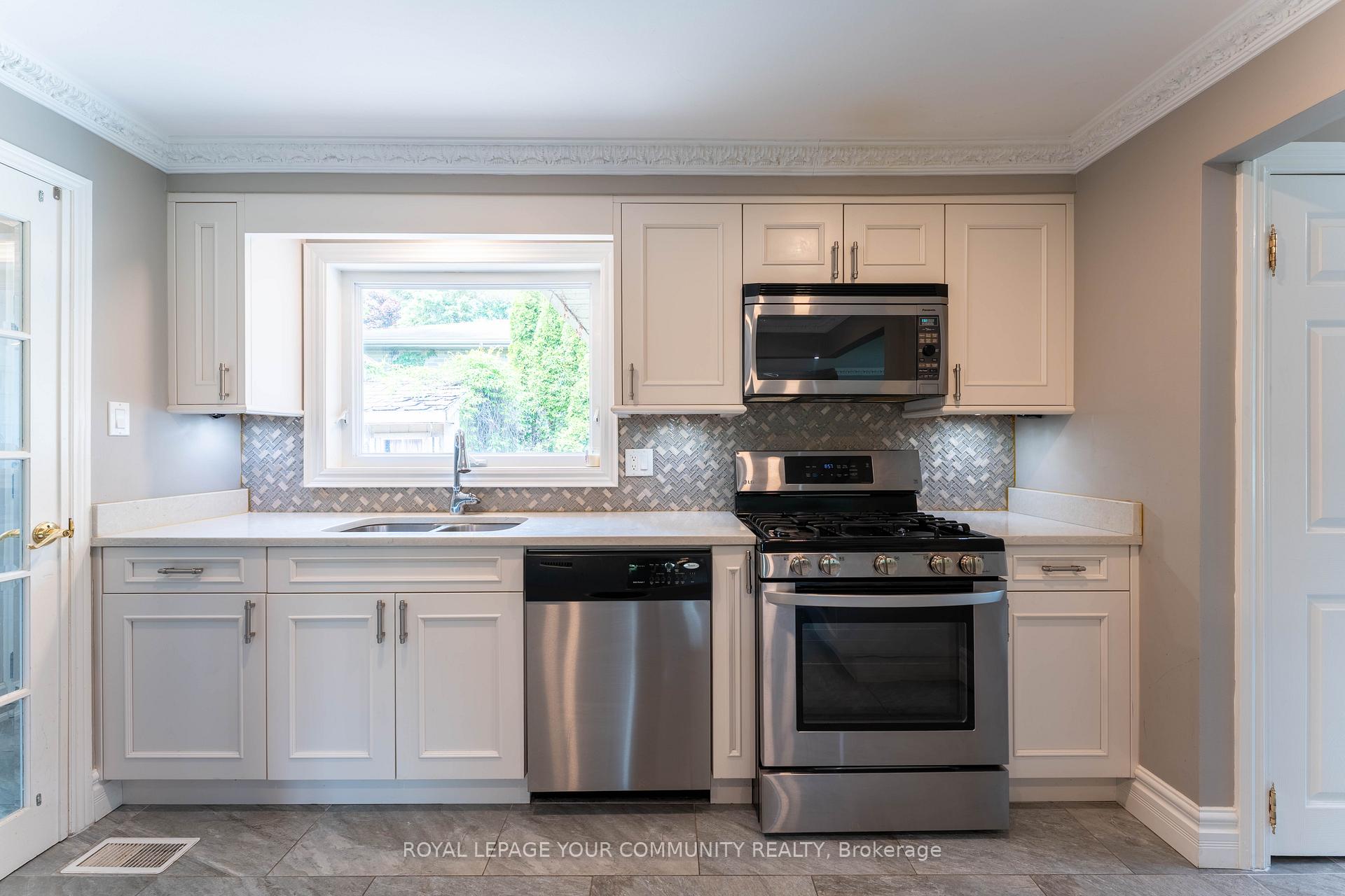 Photo 16 of 85 Devins Drive, Aurora, Aurora Heights — HOMEH