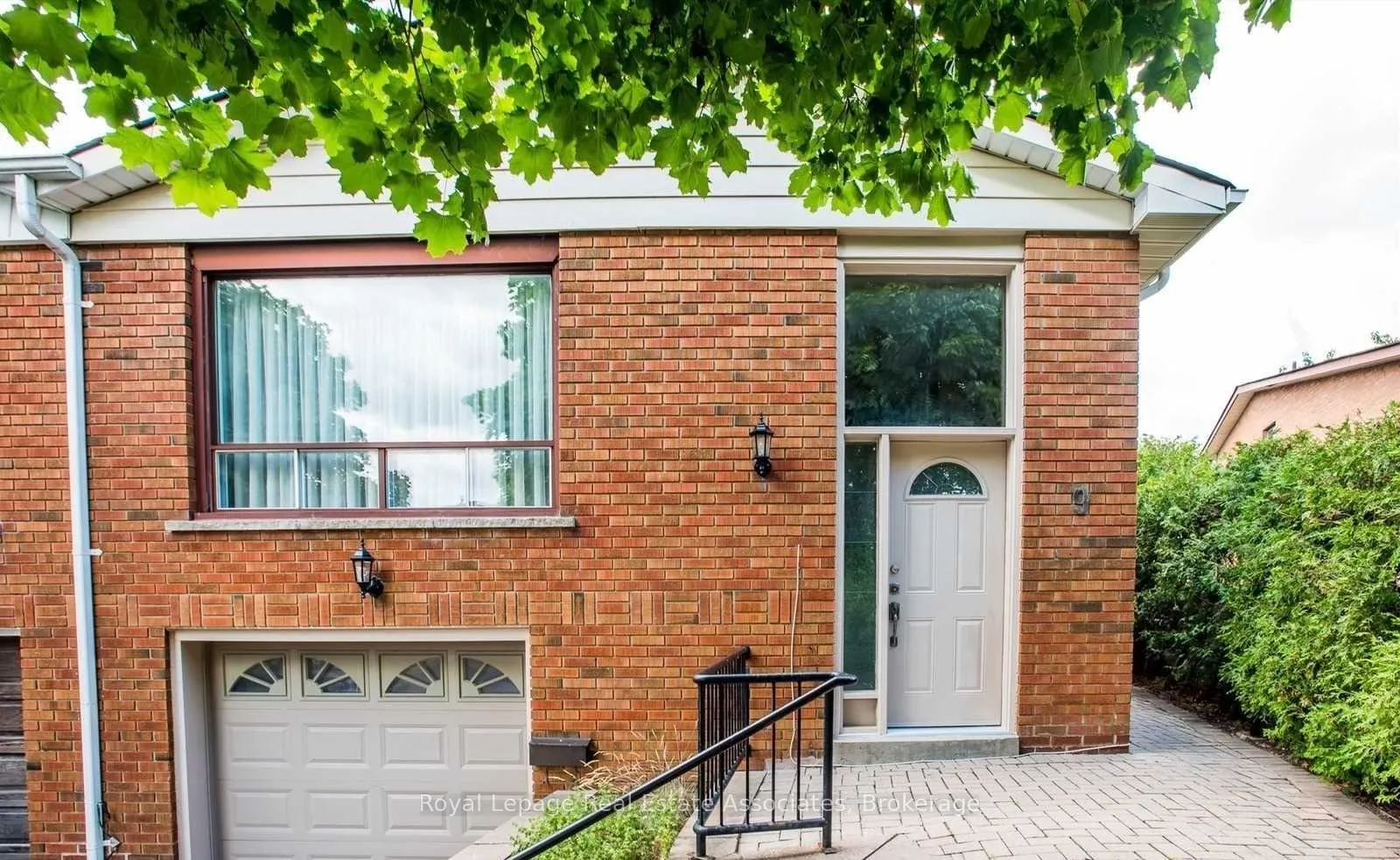 Photo 2 of 9 Wilton Drive, Brampton, Brampton East — HOMEH