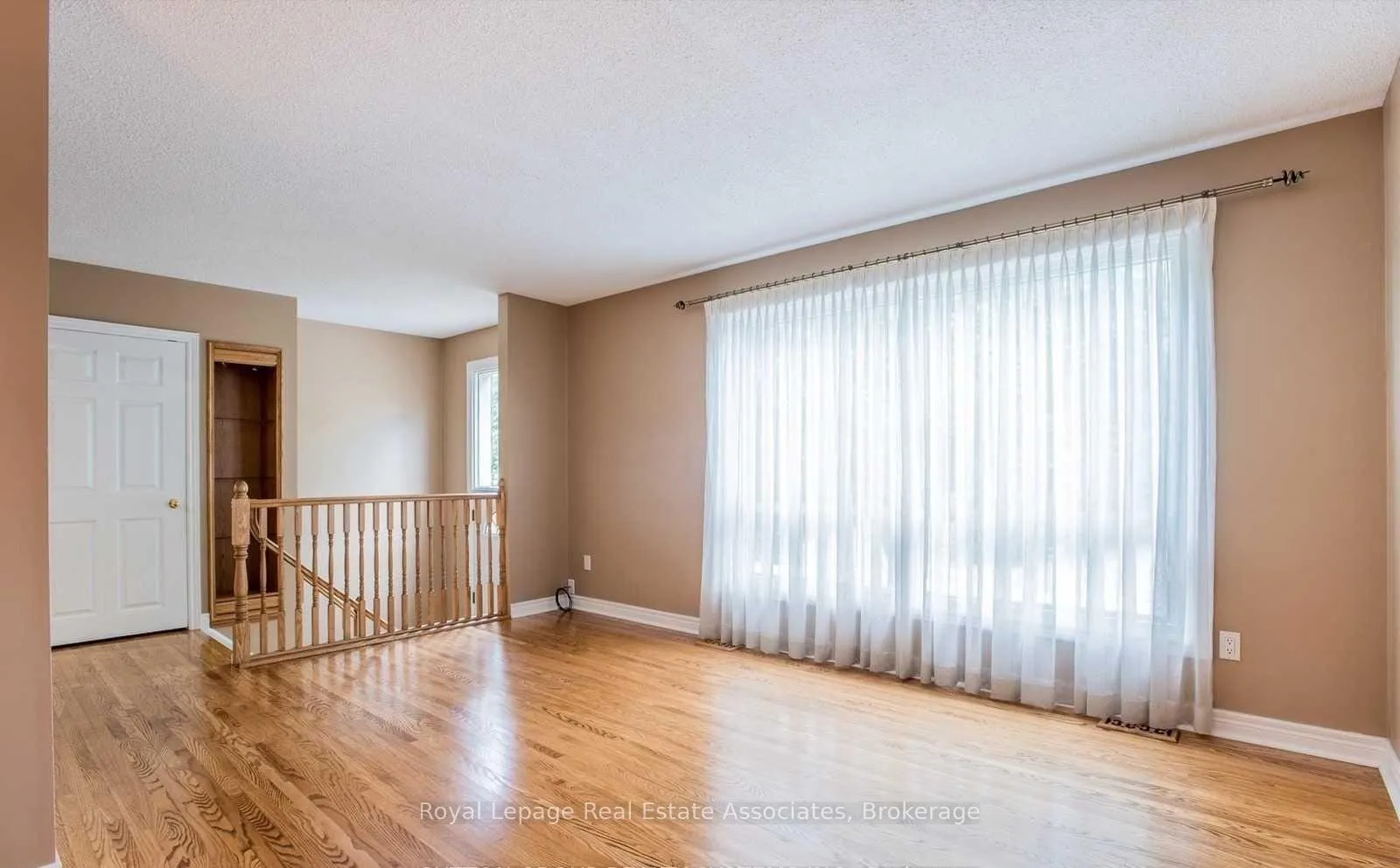 Photo 5 of 9 Wilton Drive, Brampton, Brampton East — HOMEH