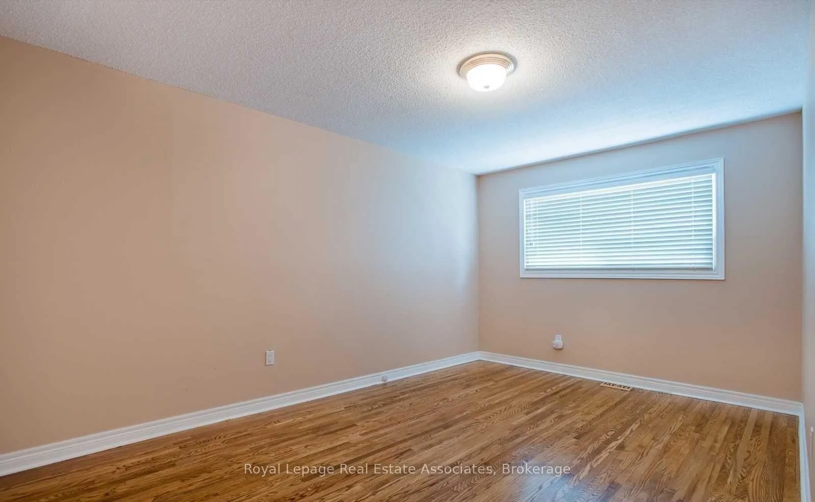 Photo 8 of 9 Wilton Drive, Brampton, Brampton East — HOMEH